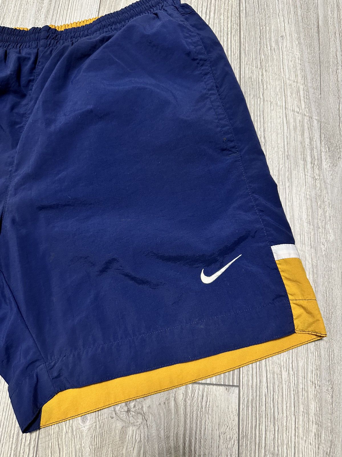 Vintage Vintage Y2K Nike Nylon Shorts Drill Size US 34 / EU 50 - 2 Thumbnail