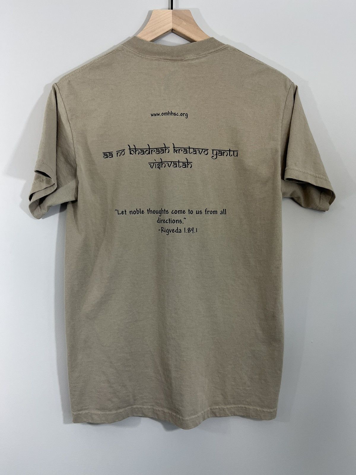 Vintage Vintage Hindu Summer Camp Distressed Faded 2000s Y2K Tee Size US M / EU 48-50 / 2 - 7 Thumbnail