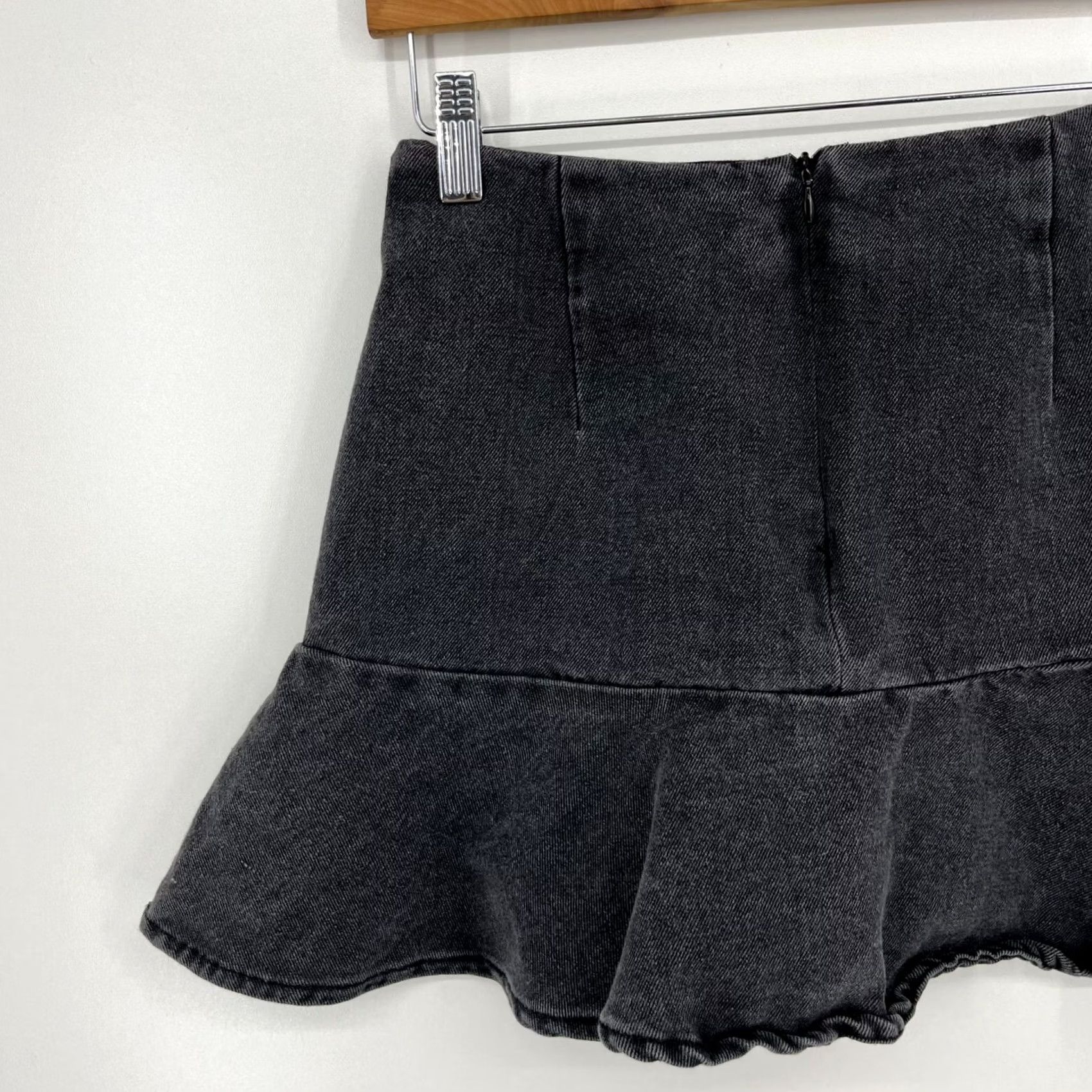 Forever 21 FOREVER 21 Mini Skirt Women's S Black Ruffle Back Zip Cotton Denim 90s Size 28" / US 6 / IT 42 - 5 Thumbnail