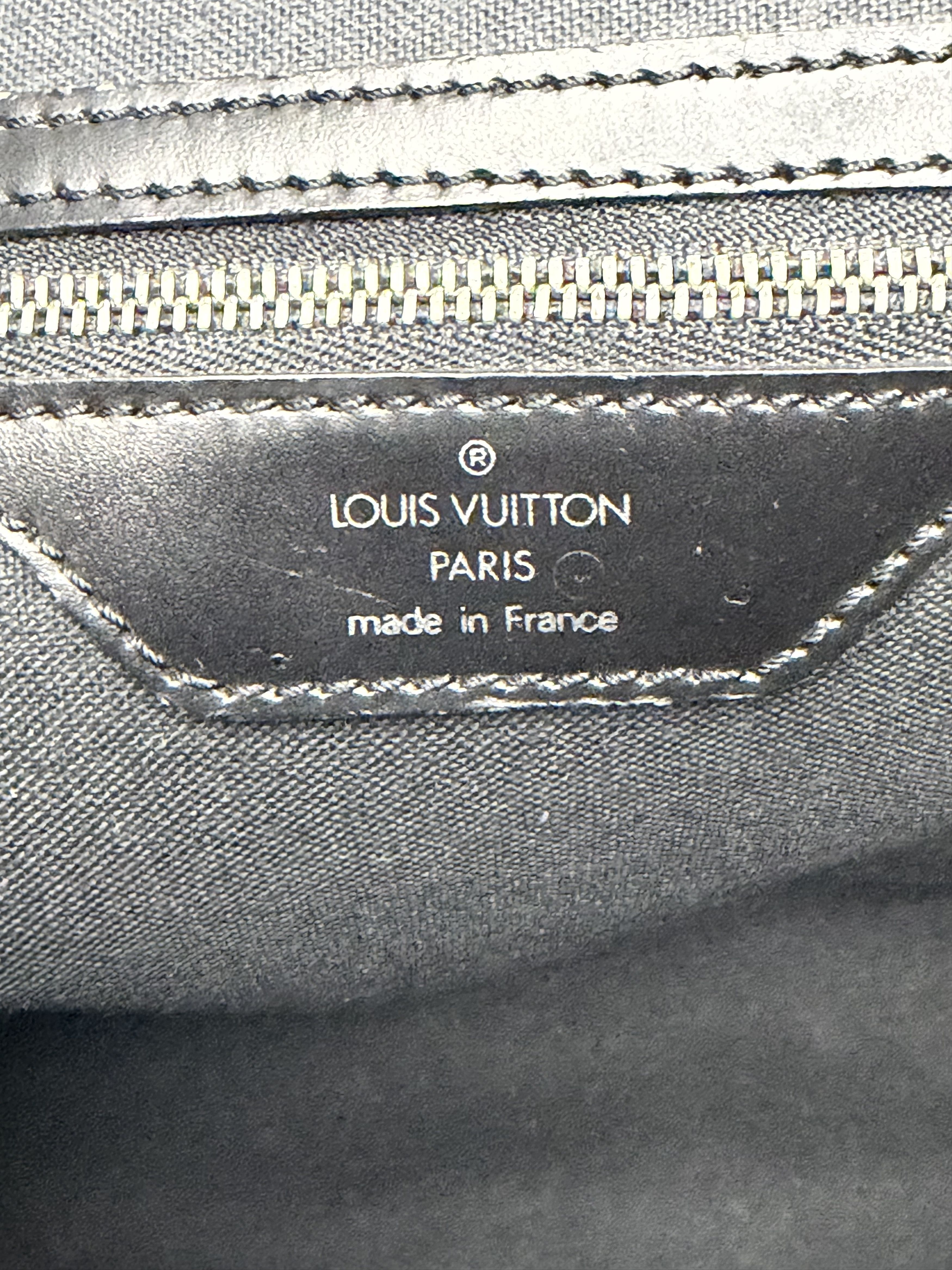 Louis Vuitton LOUIS VUITTON Black Taiga Leather Yaranga Porte Messenger Size ONE SIZE - 8 Thumbnail