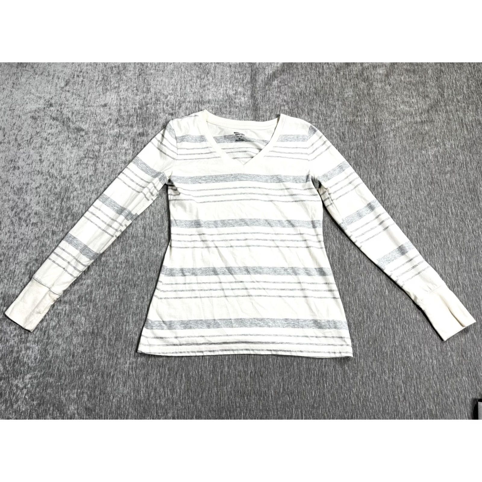 Mossimo [{"output": "Mossimo Supply Co Shirt Women S White Gray Stripe Long Sleeve V Neck - Pre-Owned Size S / US 4 / IT 40 - 2 Thumbnail