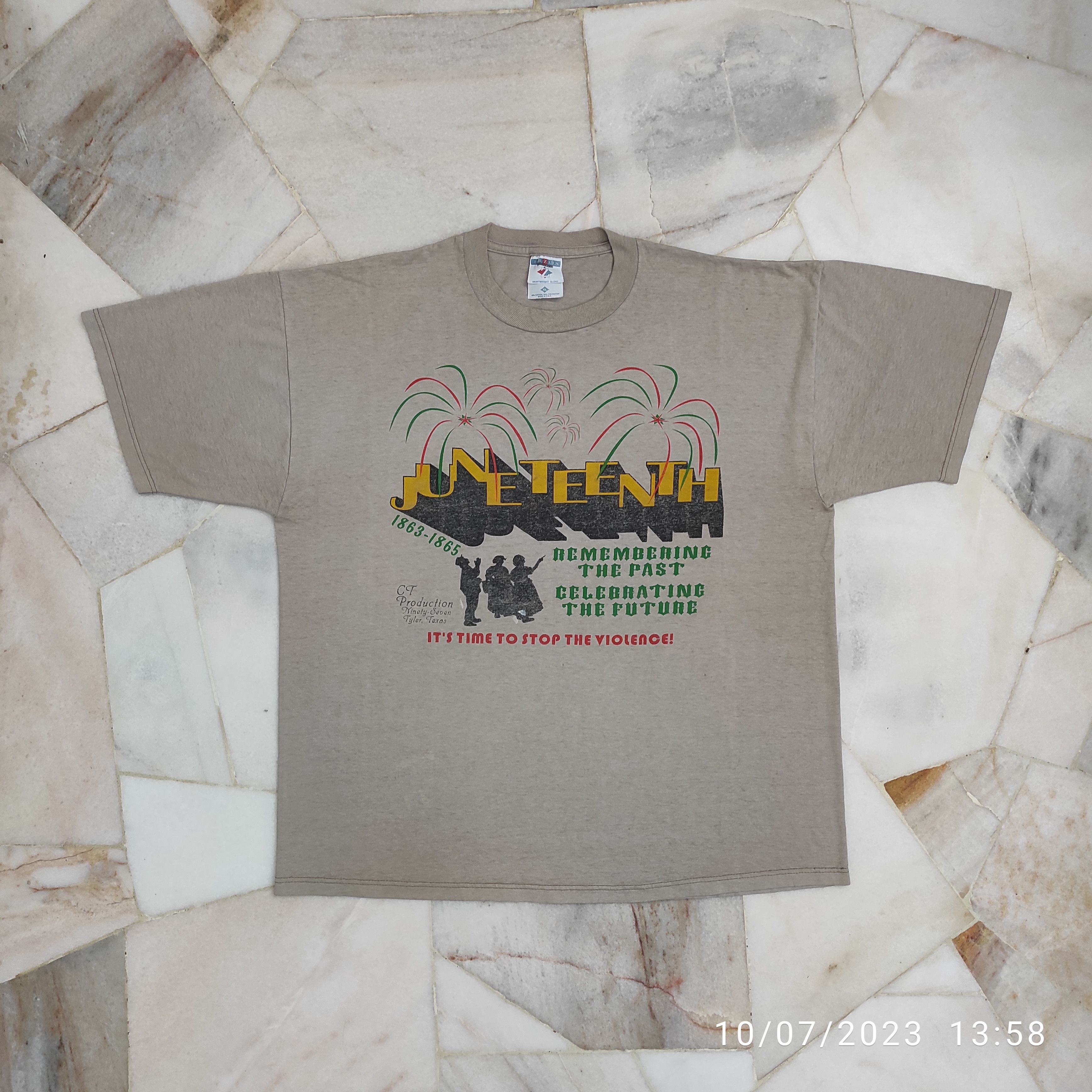 Rap Tees Vintage 1997 Jackie Robinson and Tiger Woods memorable Tee Size US XL / EU 56 / 4 - 6 Thumbnail