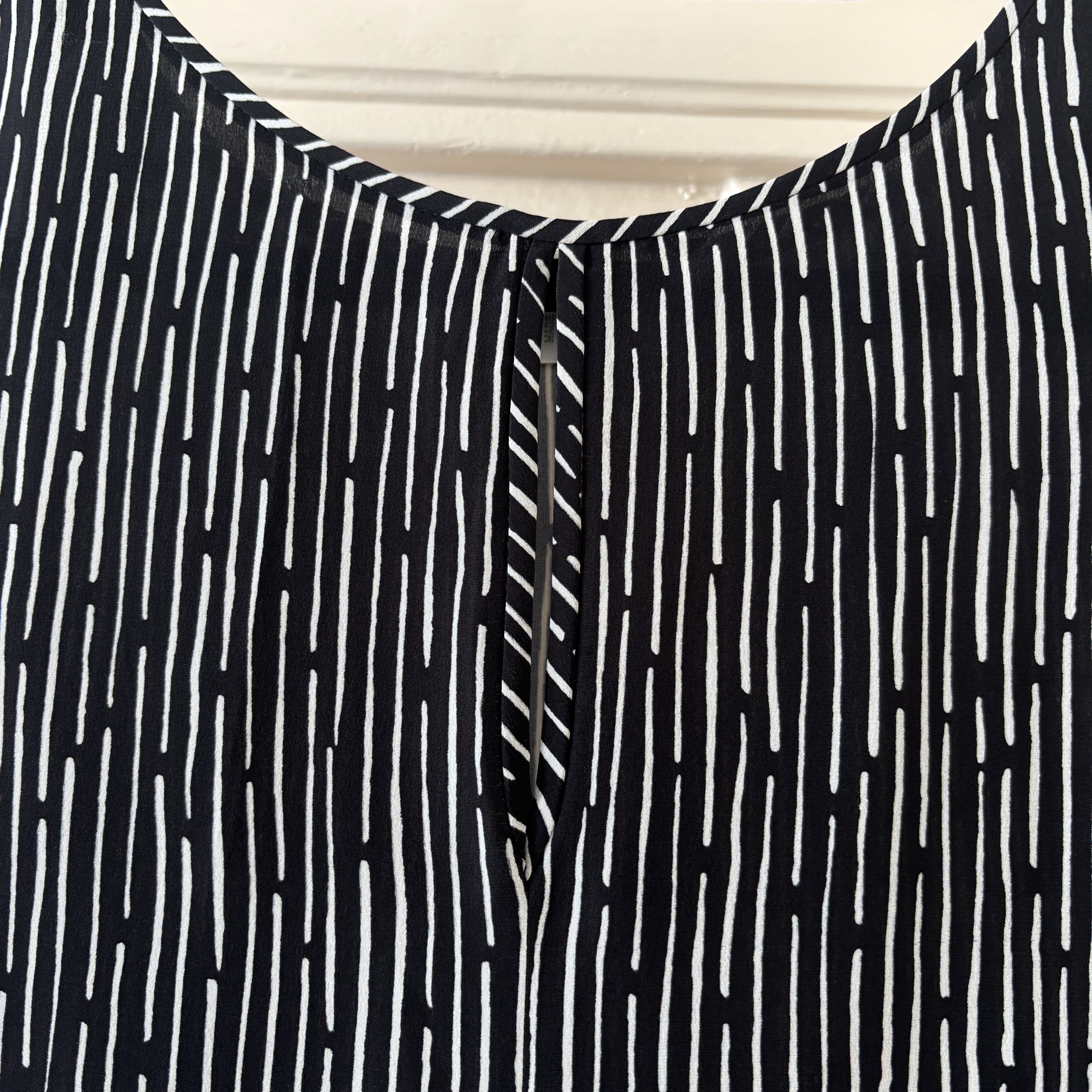 Max Mara Max Mara Minimalist Striped Keyhole Sleeveless Top Size M / US 6-8 / IT 42-44 - 4 Thumbnail