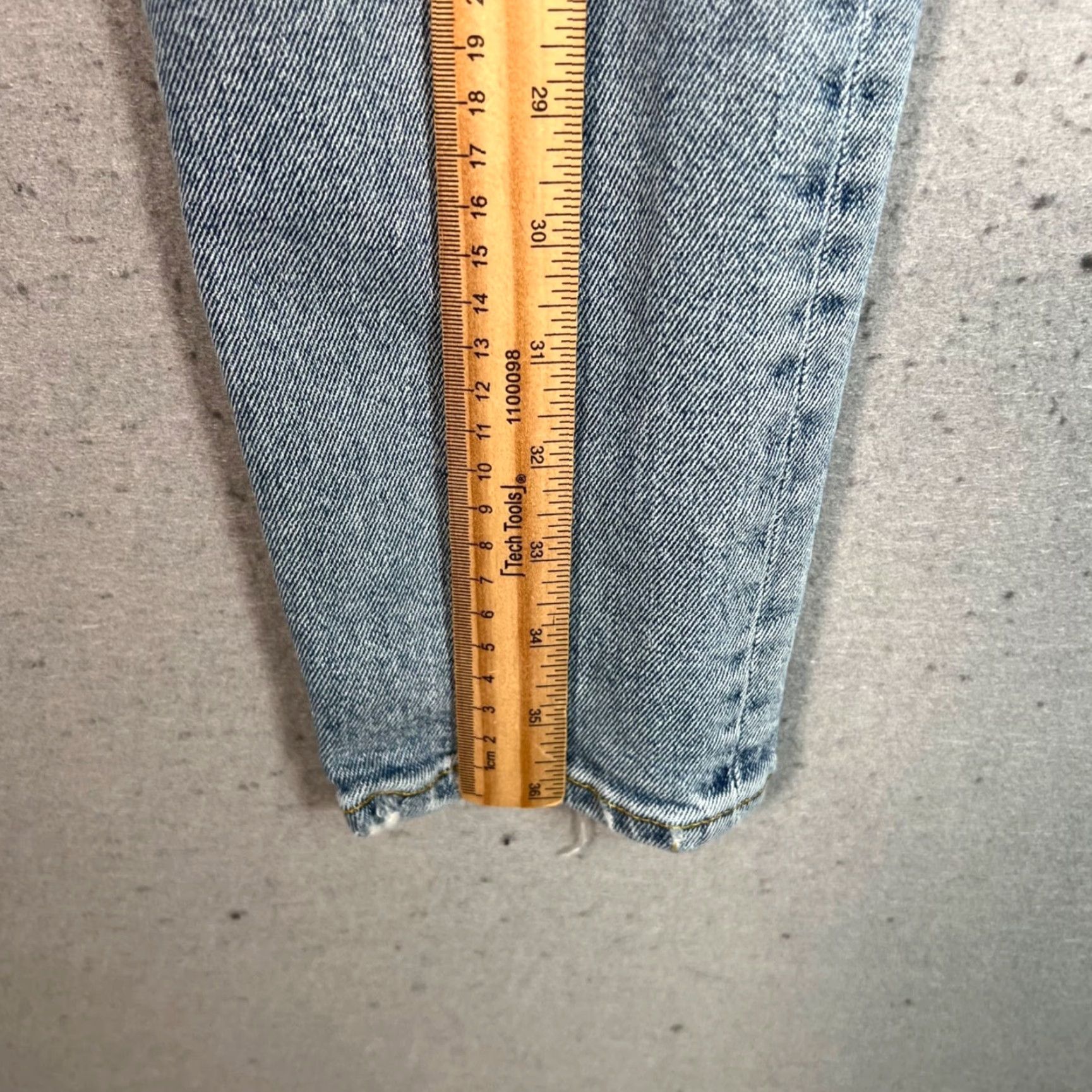 Gap VINTAGE Gap Distressed High-Waisted Light-Wash Denim Jeans Womens Size 6 R/28 Jeans Size 28" / US 6 / IT 42 - 7 Thumbnail