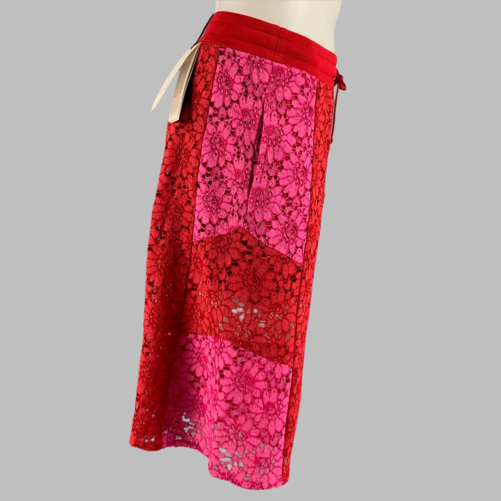 Gucci GUCCI Size XS Red Pink Floral Viscose Lace Up Shorts Size US 26 / EU 42 - 3 Thumbnail