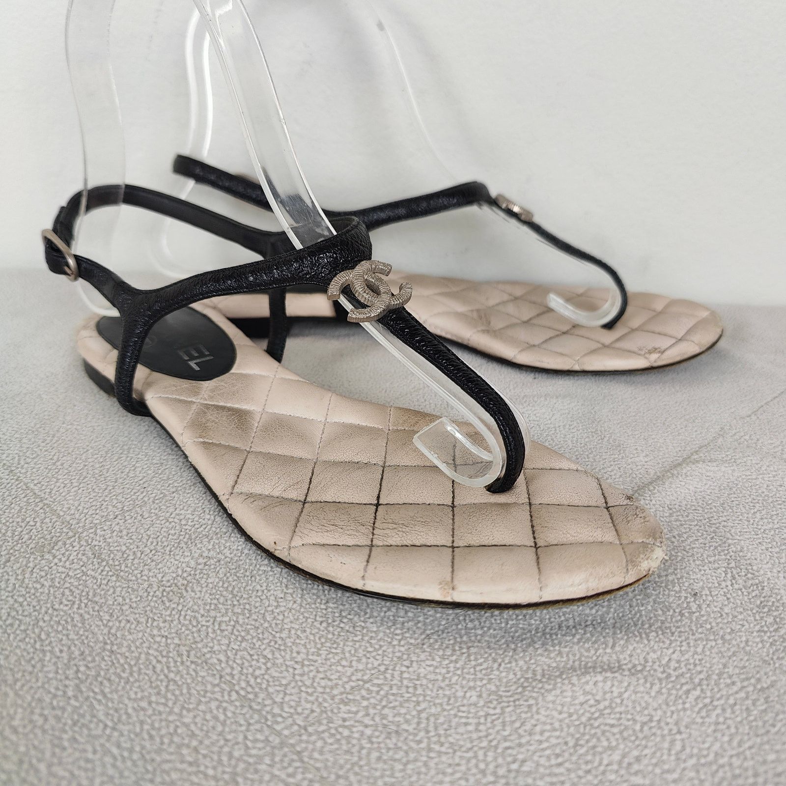 Chanel Thong Sandals Womens 36C 6 Black Leather