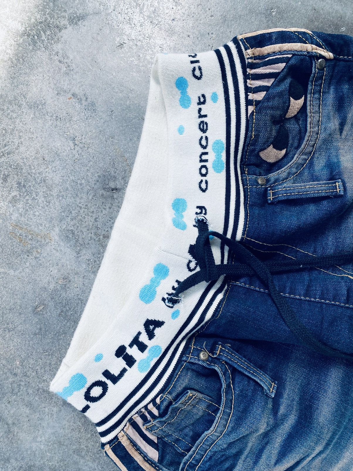 Japanese Brand Vintage Yoshitomo Nara Lolita Pop Art Flared Jeans Pants Size US 30 / EU 46 - 5 Thumbnail