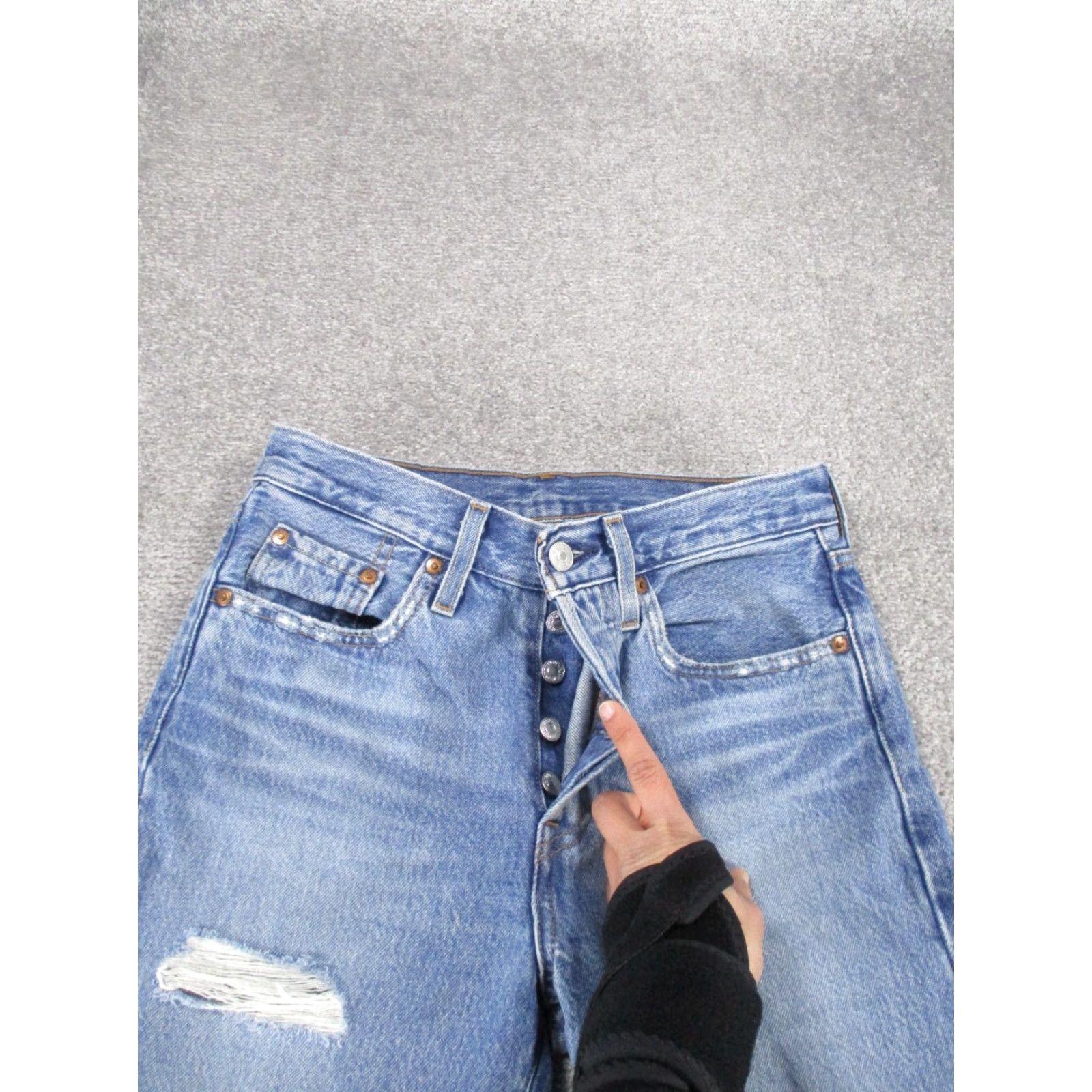 Levi's LEVI'S VINTAGE 501 Skinny Jeans Womens 25 Light Wash Blue Ripped Denim Size 42" / US 20 - 4 Thumbnail