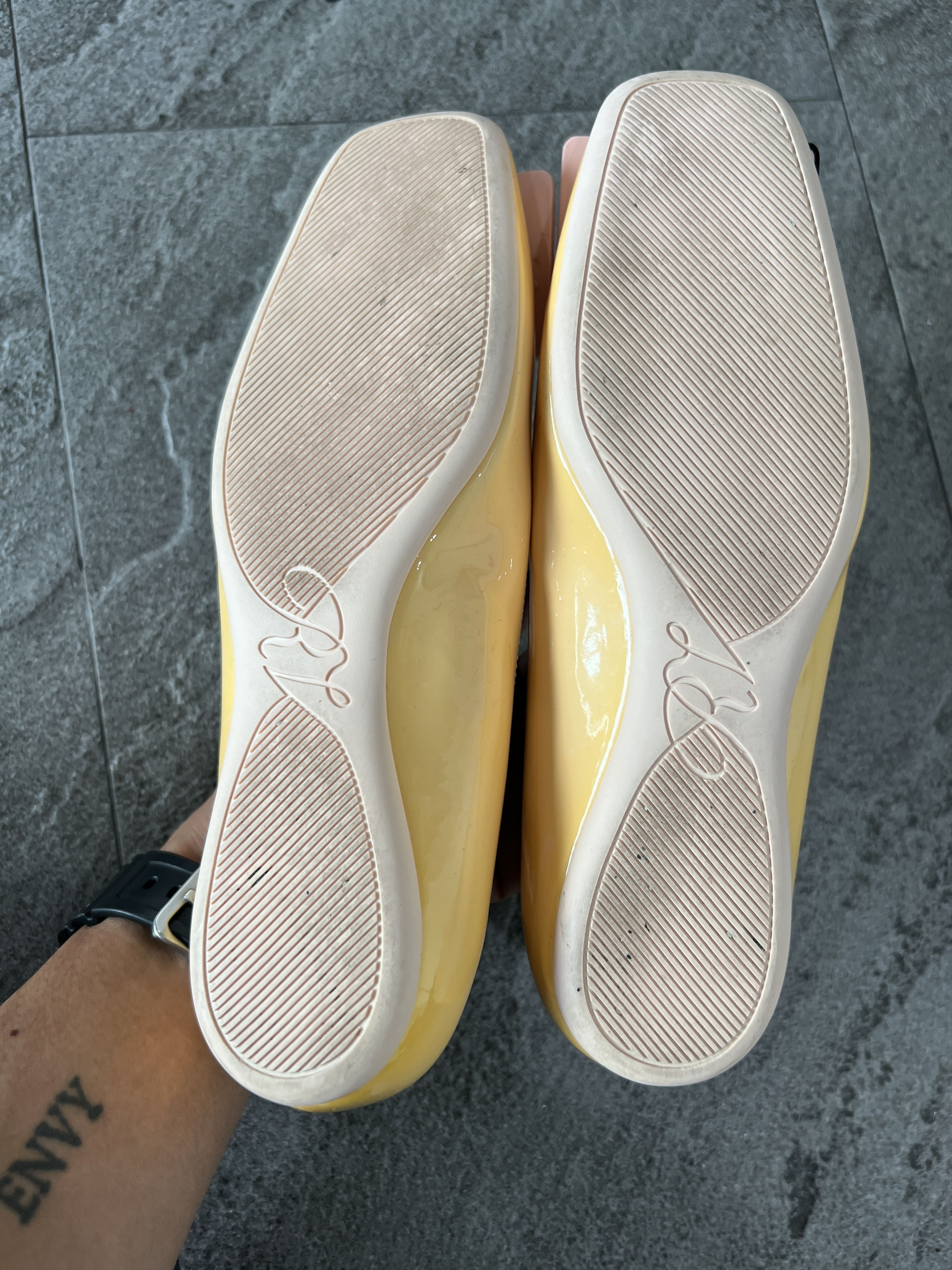 Roger Vivier Roger Vivier Gommette Patent Flats Yellow Size US 4.5 / IT 34.5 - 9 Thumbnail