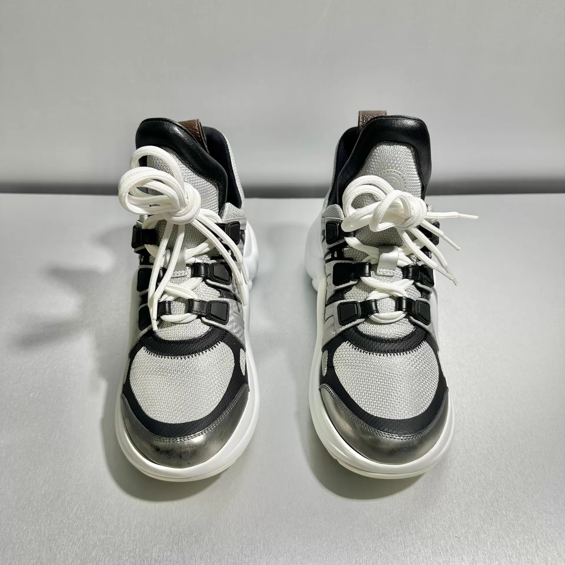 Louis Vuitton Louis Vuitton Silver/White Dad Shoe 36.5 Worn 1-2 Times Size US 6 / IT 36 - 2 Thumbnail