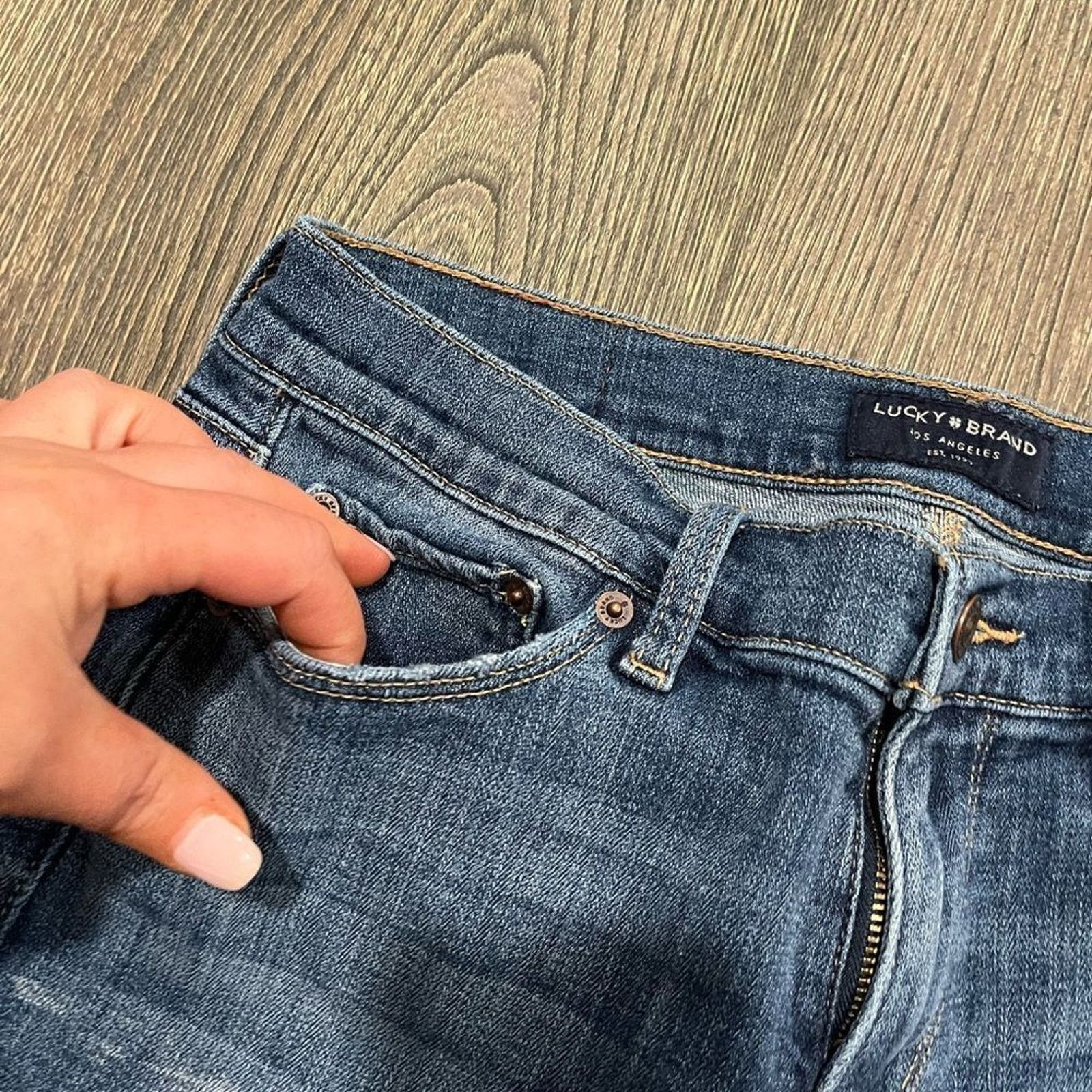 Lucky Brand Lucky Brand Mid-Rise Straight Sweet Jeans Relaxed Fit Size 27" / US 4 / IT 40 - 11 Thumbnail