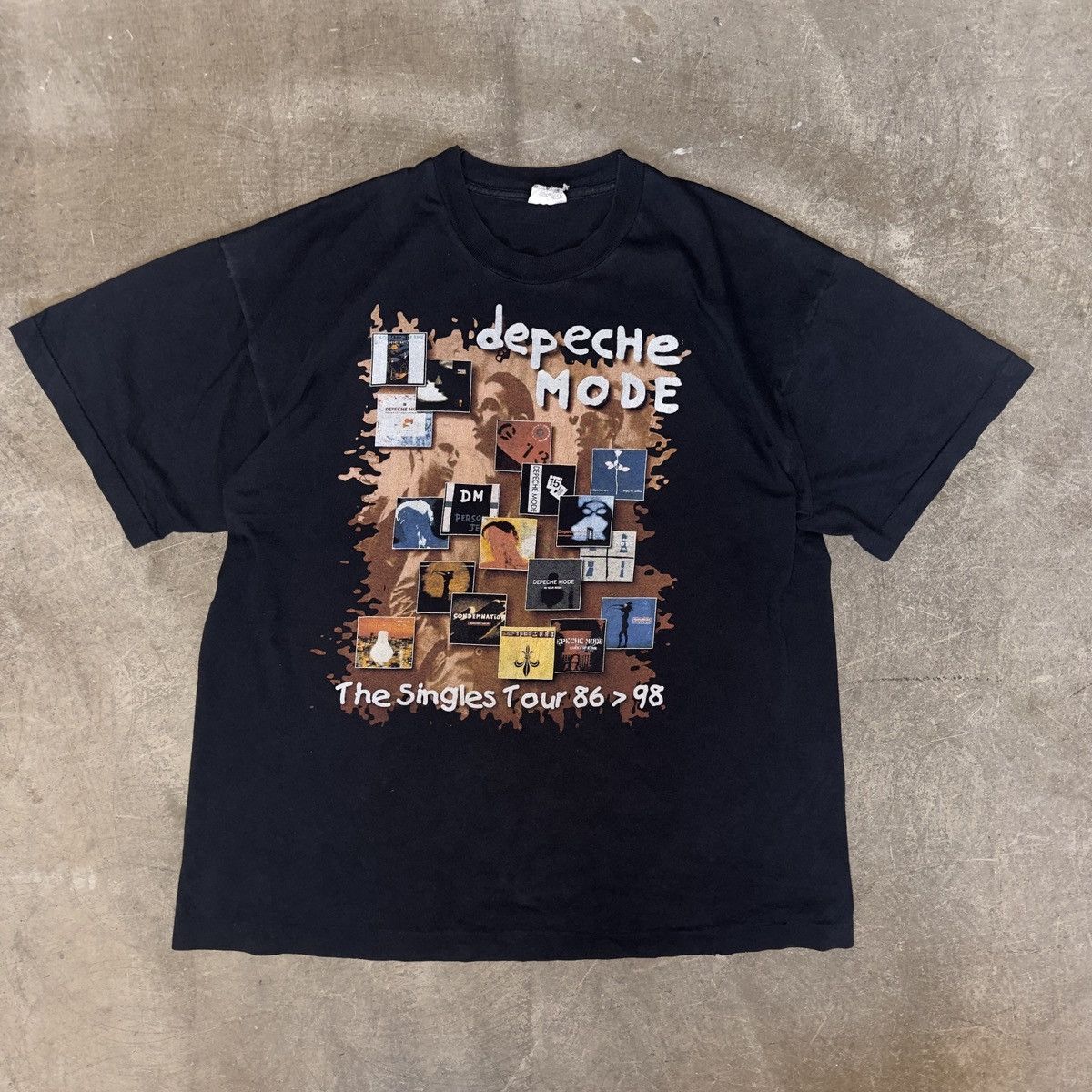 Band Tees Vintage 90s Depeche Mode The Singles Tour 86-98 T-Shirt Size US XL / EU 56 / 4 - 1 Thumbnail