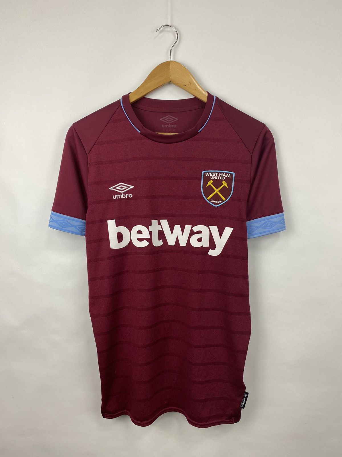 Umbro Vintage West Ham 2020/21 Umbro Soccer Jersey Rare Retro Hype Size US S / EU 44-46 / 1 - 3 Thumbnail