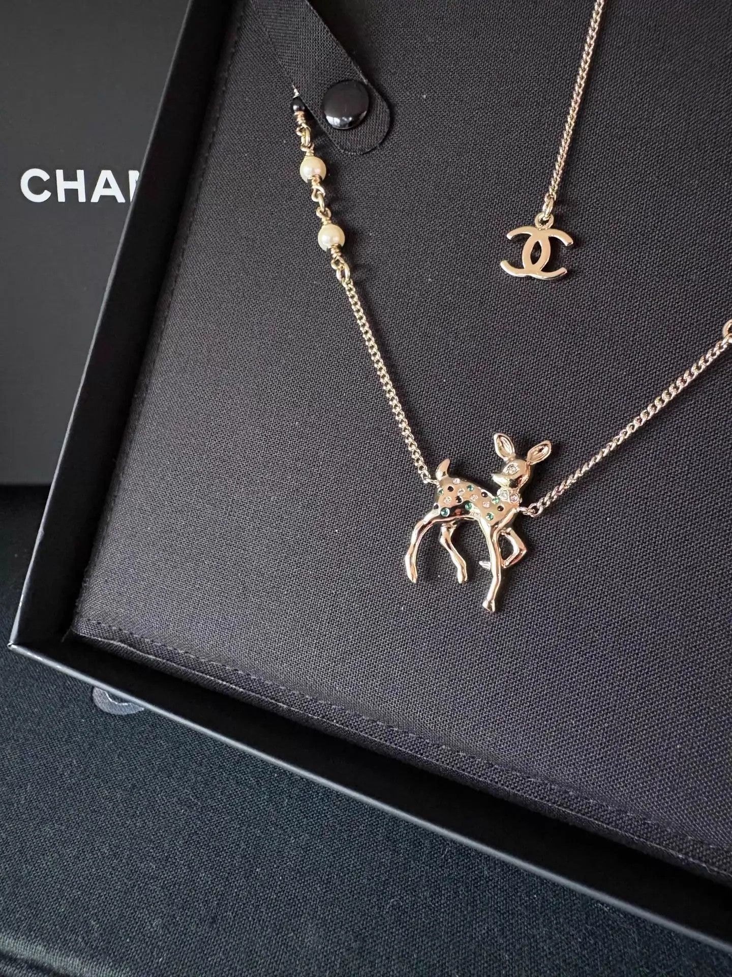 Chanel Chanel 2025 Xmas Limited Deer Pearl Necklace Size ONE SIZE - 2 Thumbnail