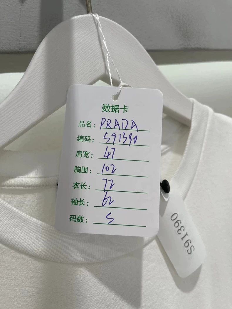 Prada Prada Iron triangle long sleeves 2501-Nextarrow Size US S / EU 44-46 / 1 - 7 Thumbnail