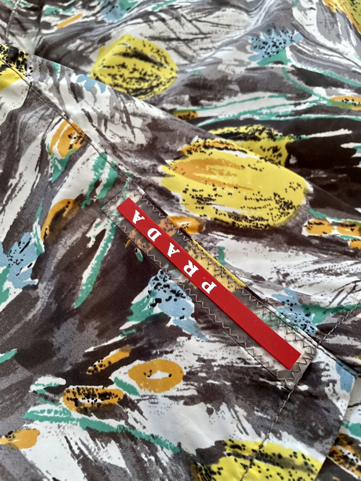 Prada Prada Sport Yellow Tulips Flower Pattern Red Tab Shorts Size US 32 / EU 48 - 3 Thumbnail