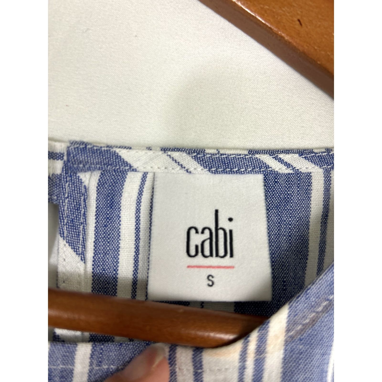 Vintage CAbi Blouse Shirt Striped Wing Tunic Top Short Sleeve Size S Blue White Linen Seersucker Keyhole Button Casual Vintage No N/A (remove N/A) Size S / US 4 / IT 40 - 7 Thumbnail
