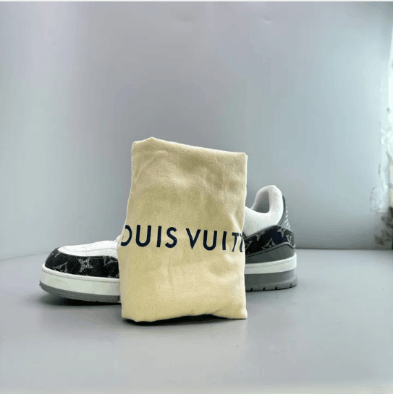 Louis Vuitton Louis Vuitton low-top shoes Size US 11 / EU 44 - 2 Thumbnail