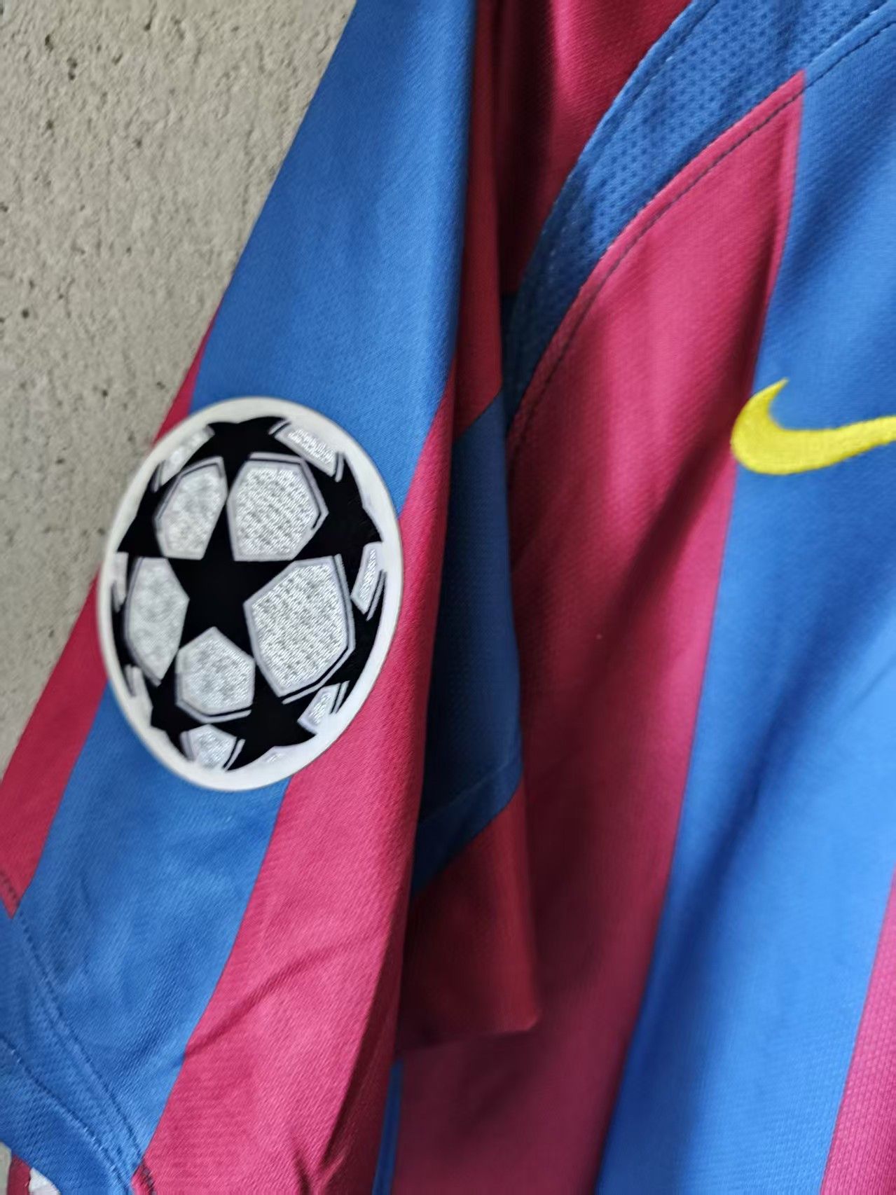 Other 2006 Barcelona #10 Ronaldinho Jersey Size US S / EU 44-46 / 1 - 3 Thumbnail