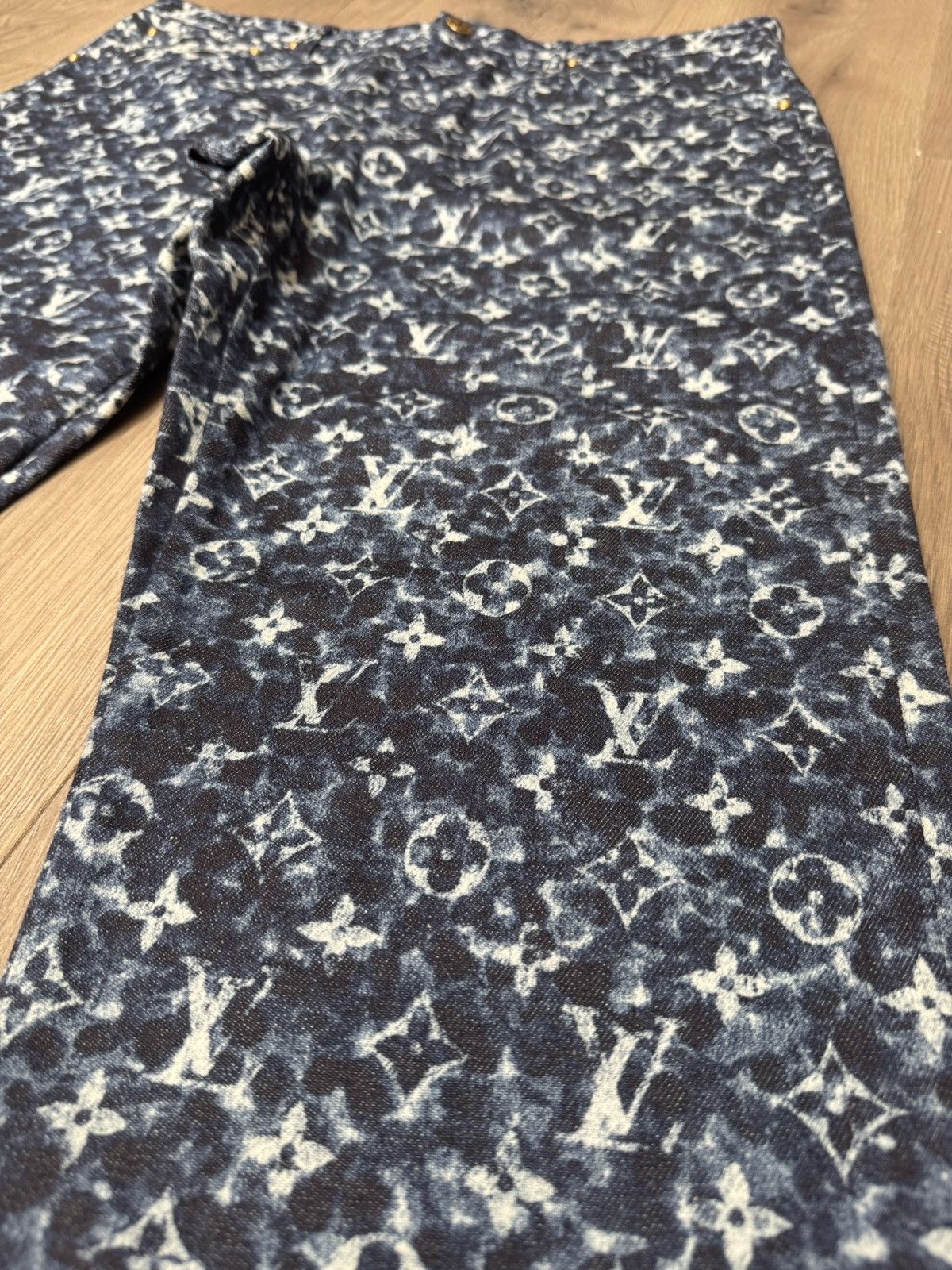 Louis Vuitton Louis Vuitton Monogram Denim Jeans Size 34 Size US 34 / EU 50 - 2 Thumbnail