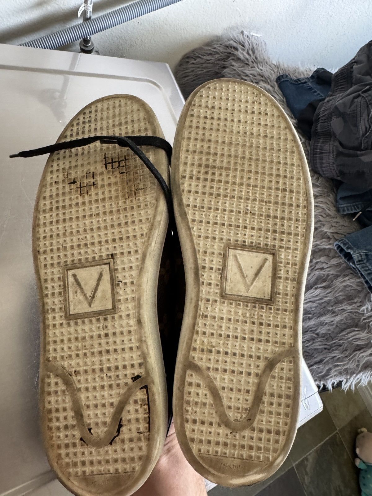Louis Vuitton Louis Vuitton Frontrow sneakers size 7 UK Size US 8 / EU 41 - 7 Thumbnail