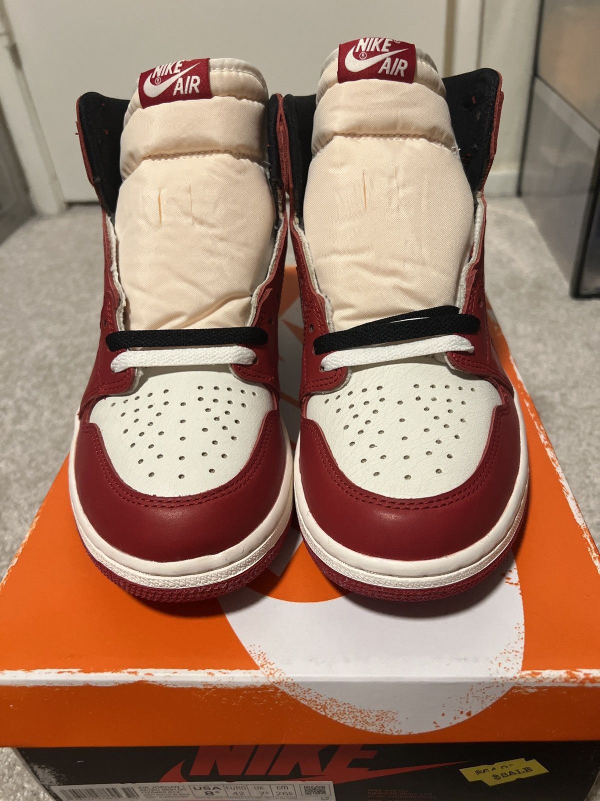 Jordan Brand × Nike Jordan 1 Retro High Chicago Lost and Found Size US 8.5 / EU 41-42 - 1 Thumbnail