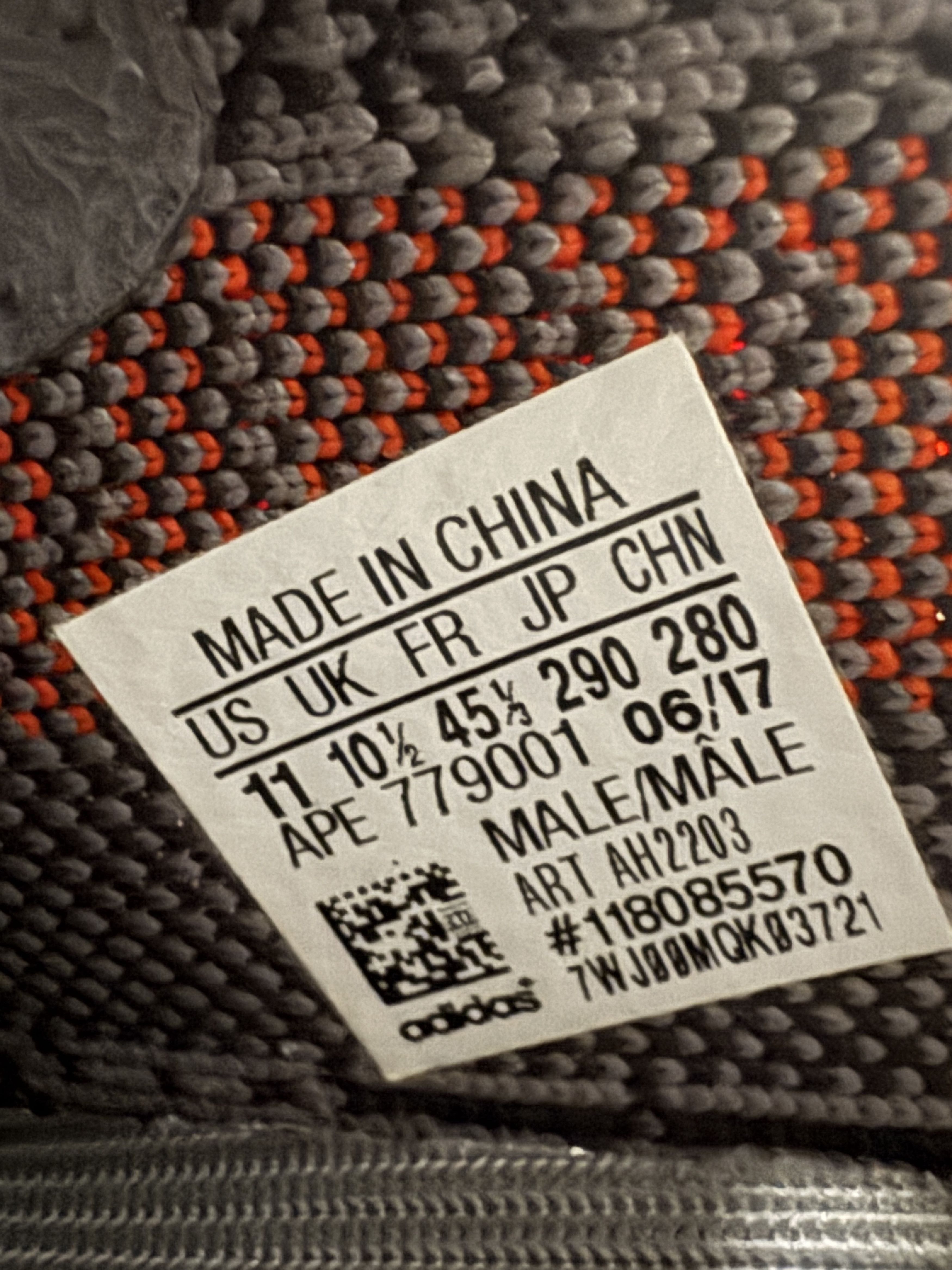 Yeezy -Yeezy- V2 BELUGA US 11 Size US 11 / EU 44 - 8 Thumbnail