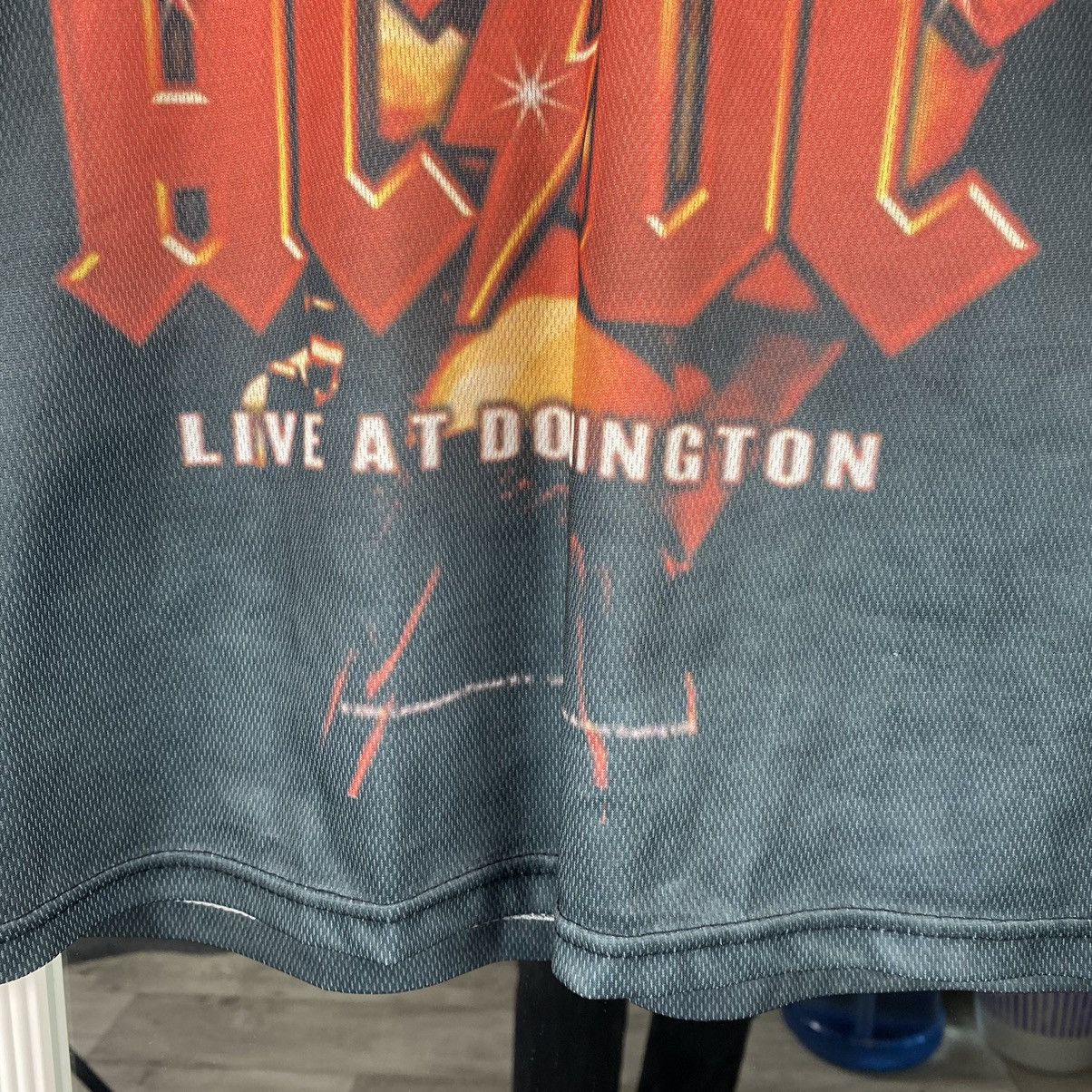 Band Tees AC DC LIVE AT DONINGTON Y2K T SHIRT Size US L / EU 52-54 / 3 - 5 Thumbnail