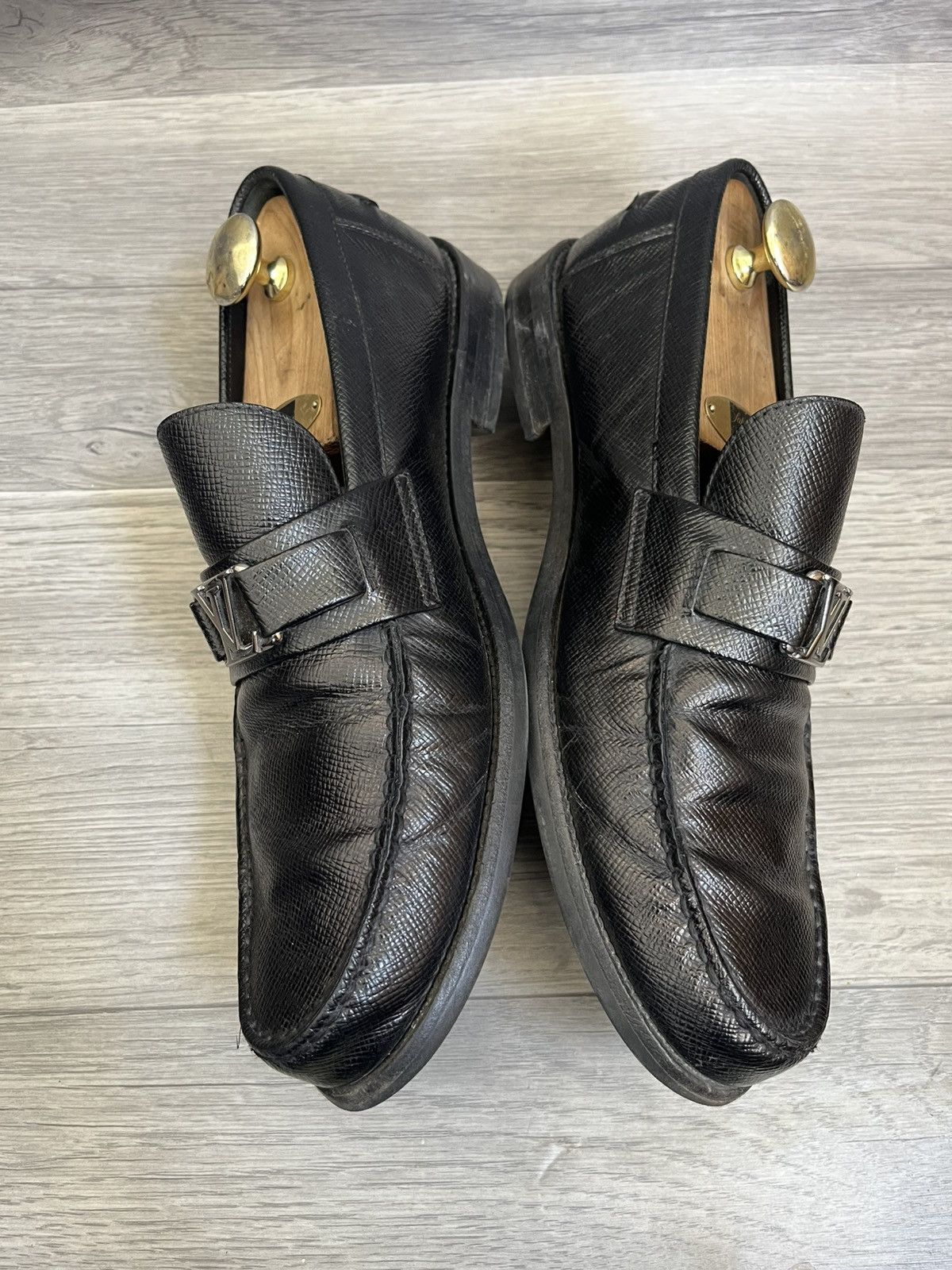 Louis Vuitton Louis Vuitton major black leather grained logo penny loafer Size US 9.5 / EU 42-43 - 9 Thumbnail