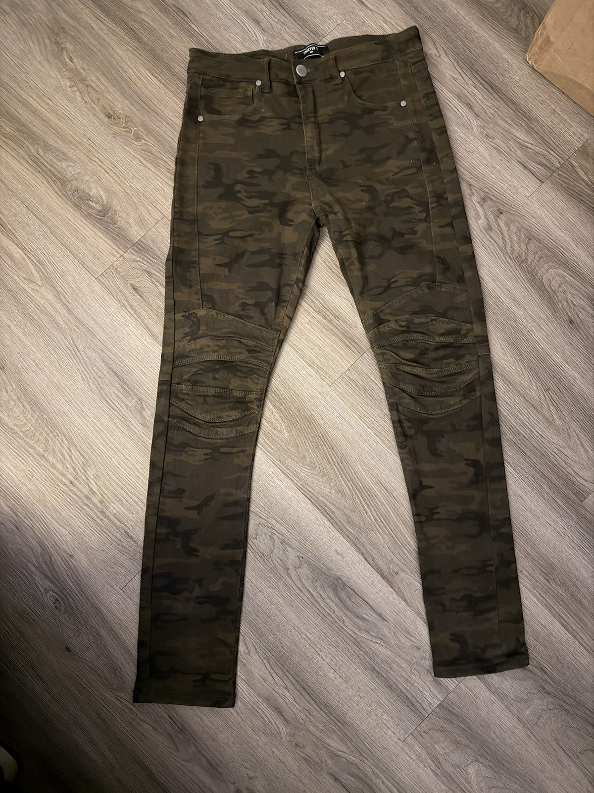 Forever 21 Forever 21 Camo Denim Size US 30 / EU 46 - 1 Thumbnail
