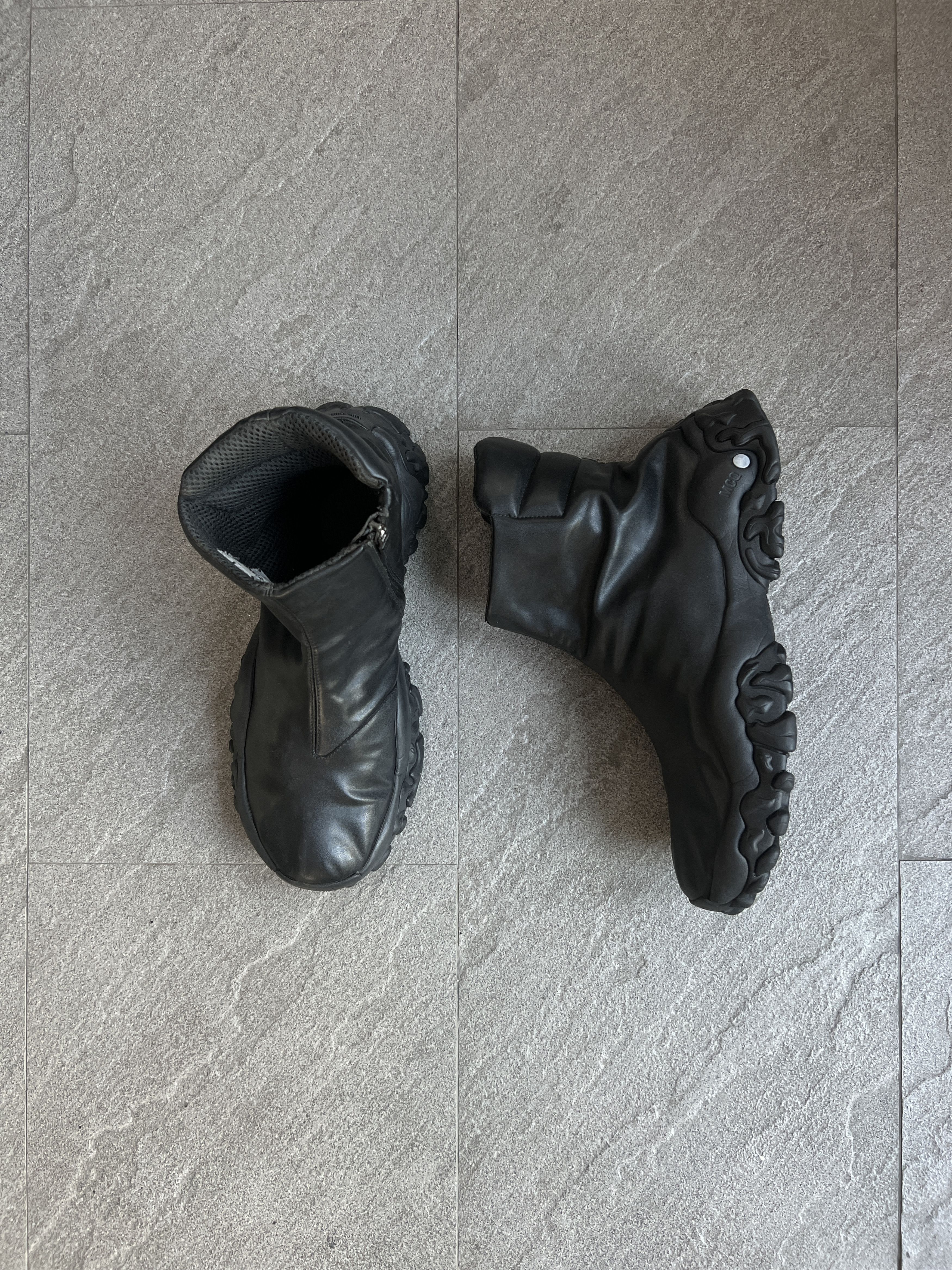McQ Alexander McQueen McQ Alexander McQueen Chunky Vibram Crimp Chelsea Boots Size US 11 / EU 44 - 1 Thumbnail