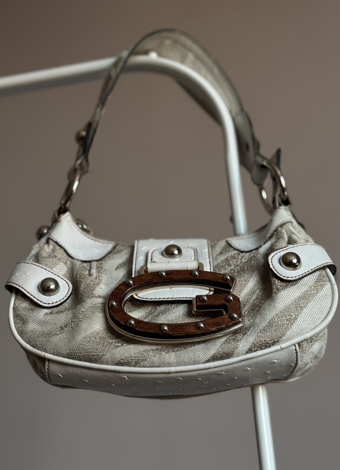 Guess Vintage Guess Y2K Cream Baguette Ostrich Effect Shoulder Bag Size ONE SIZE - 3 Thumbnail