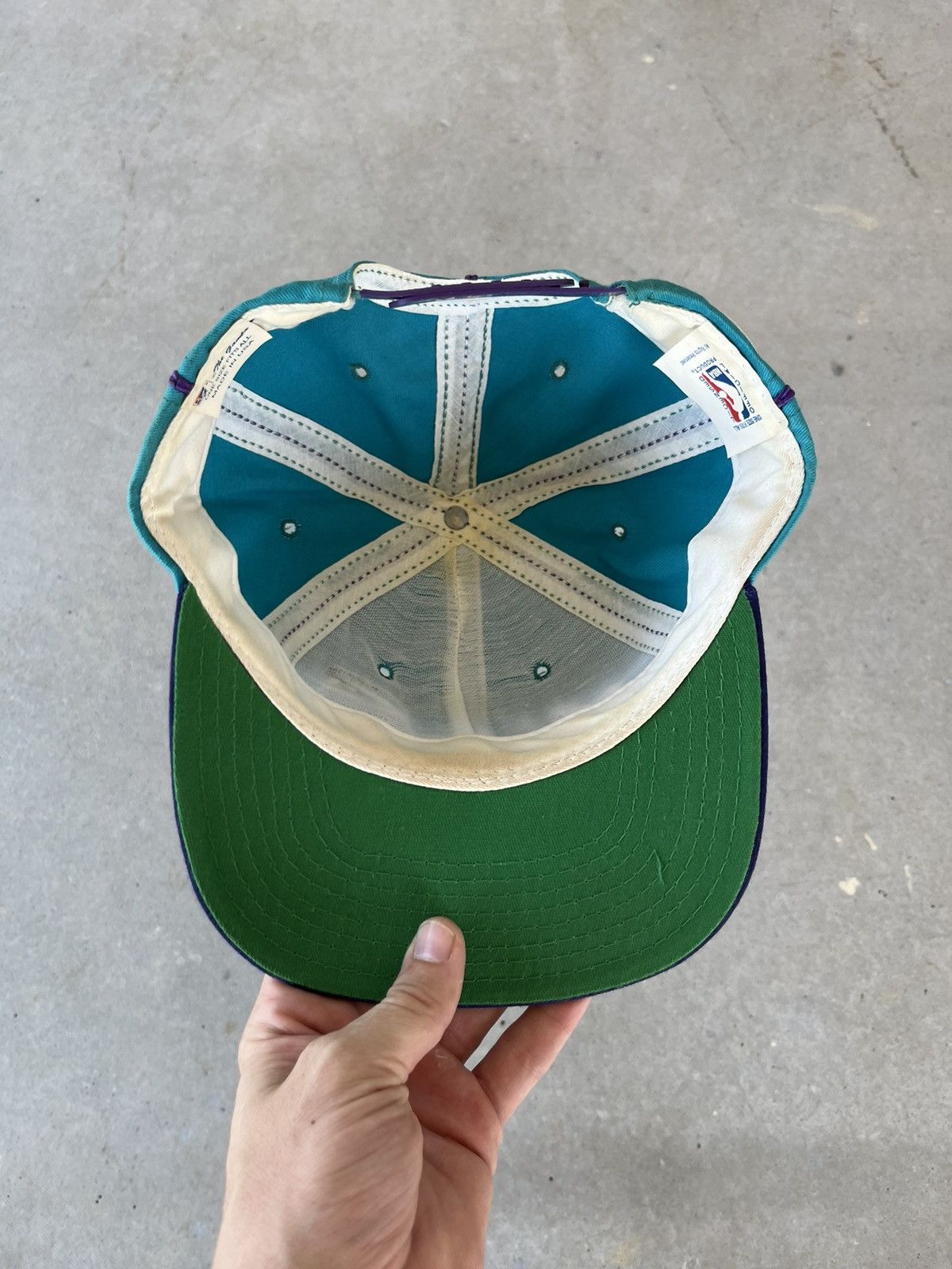 Vintage Vintage 90’s Charlotte Hornets NBA The Game Striped Snapback Size ONE SIZE - 3 Thumbnail