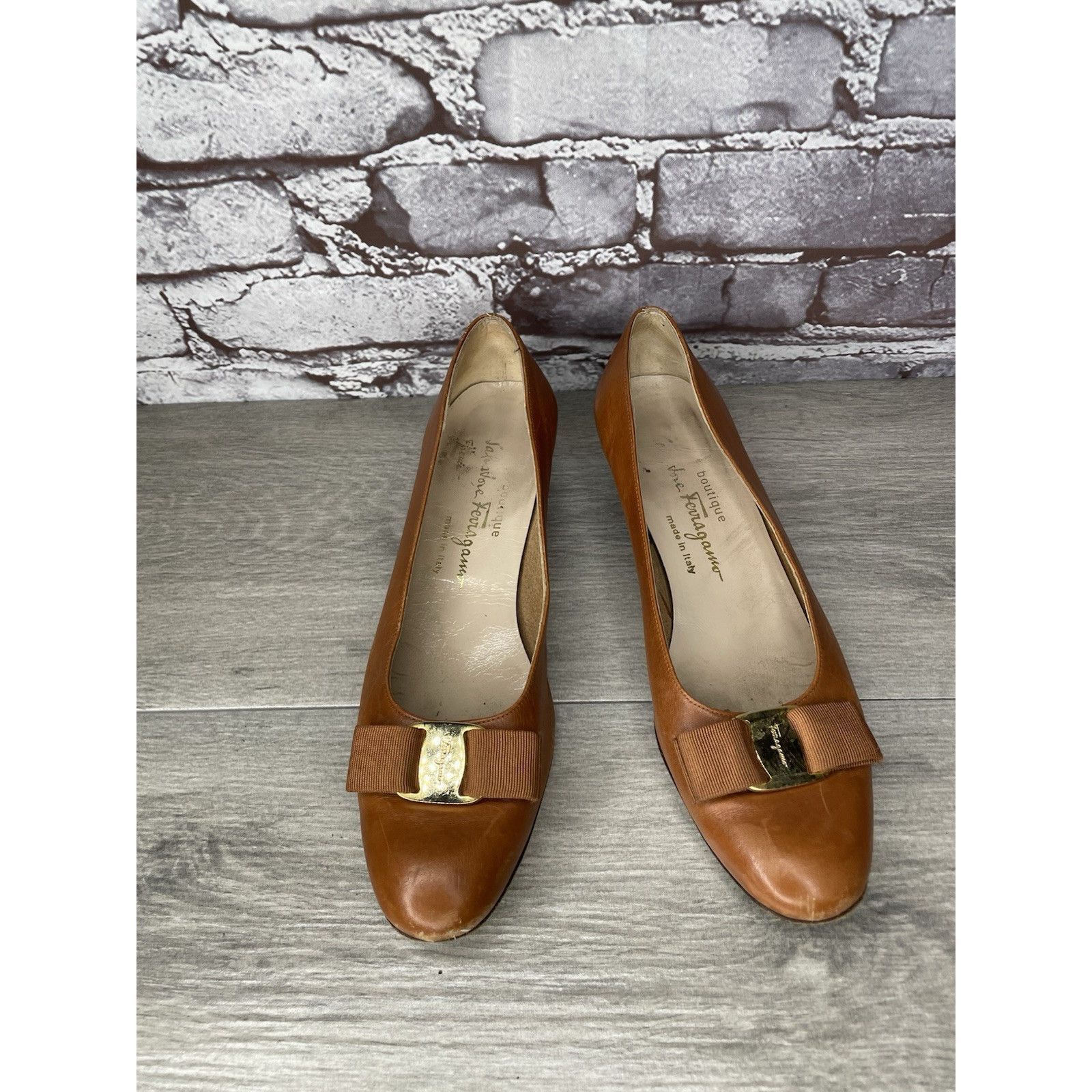 Salvatore Ferragamo Salvatore Ferragamo Boutique Vara Brown Leather Bow Heels Wo Size US 8 / IT 38 - 14 Thumbnail