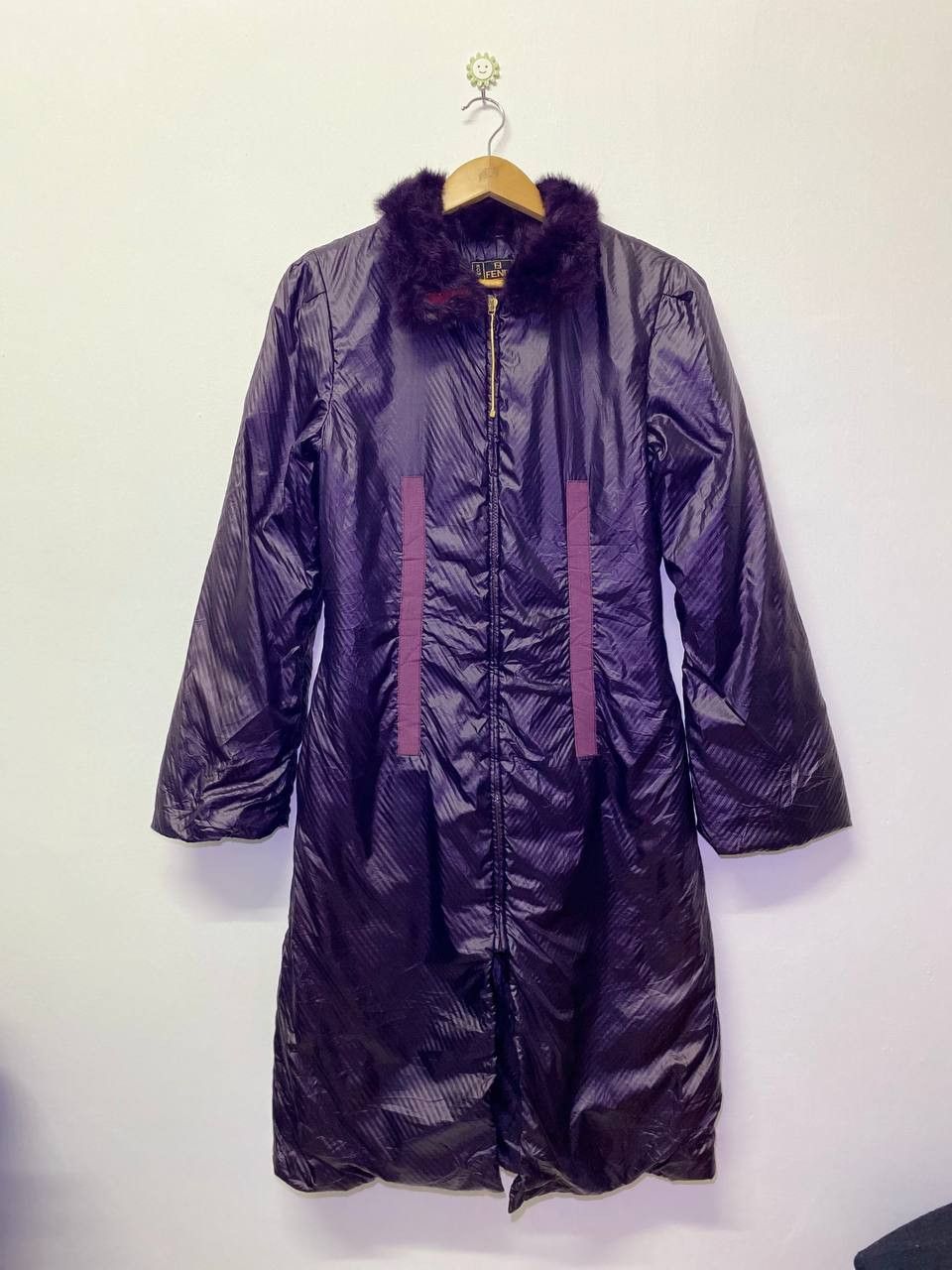 Fendi vintage fendi roma long puffer jacket fur collar nice design Size L / US 10 / IT 46 - 1 Thumbnail