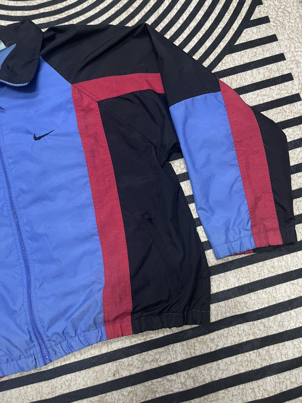 Nike 90s NIKE BIG SWOOSH COLOUR BLOCK WINDBREAKER Size US L / EU 52-54 / 3 - 6 Thumbnail
