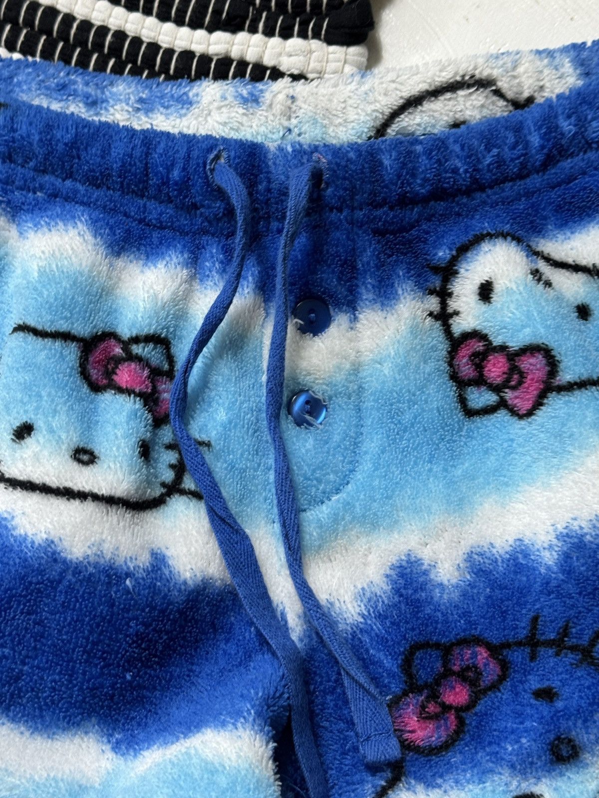 Cartoon Network HELLO KITTY PLUSH 2000s MINI SHORTS Size 28" / US 6 / IT 42 - 3 Thumbnail