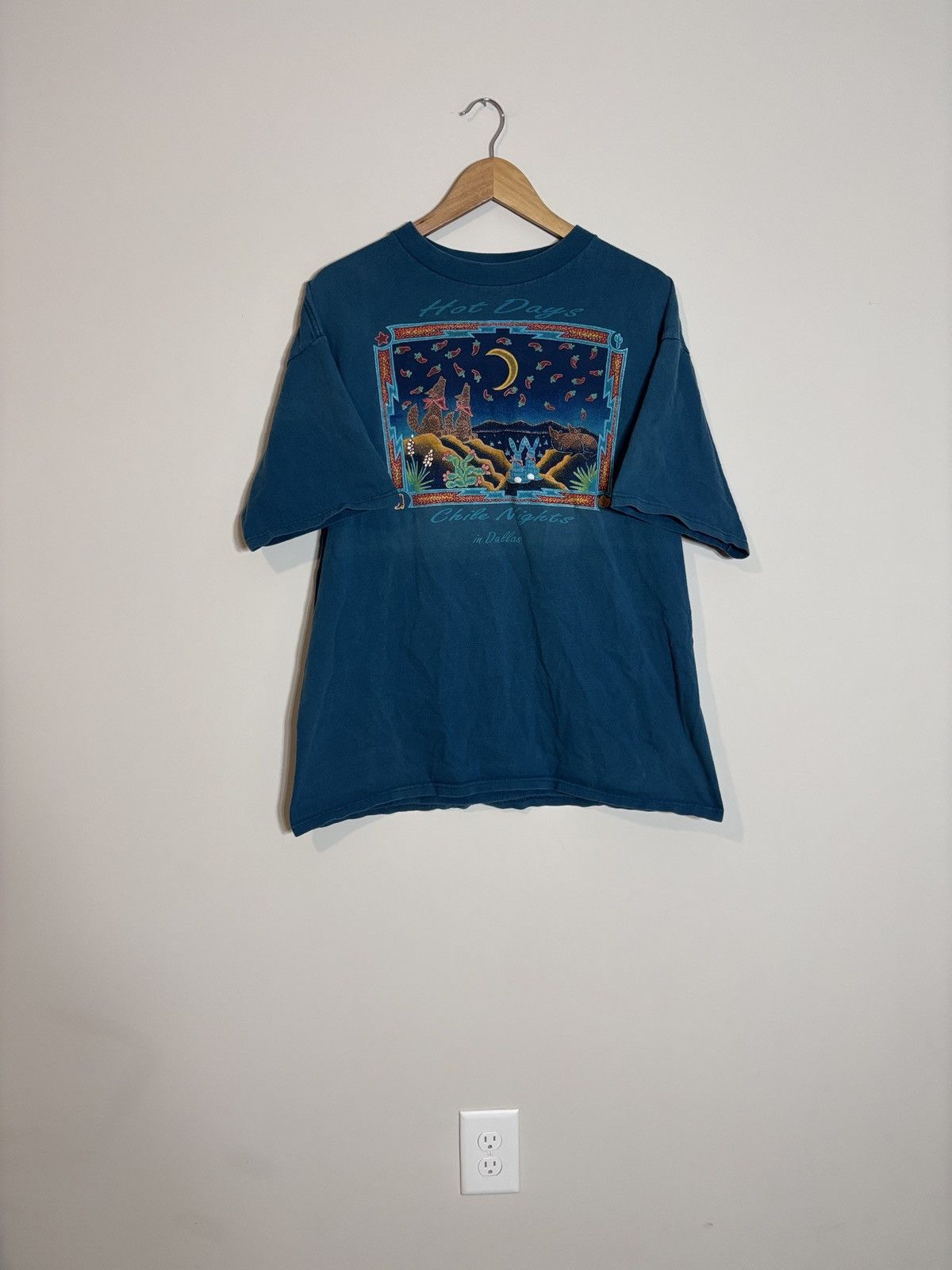 Vintage Vintage Hot Days Chile Nights Dallas Shirt Size US XL / EU 56 / 4 - 1 Thumbnail
