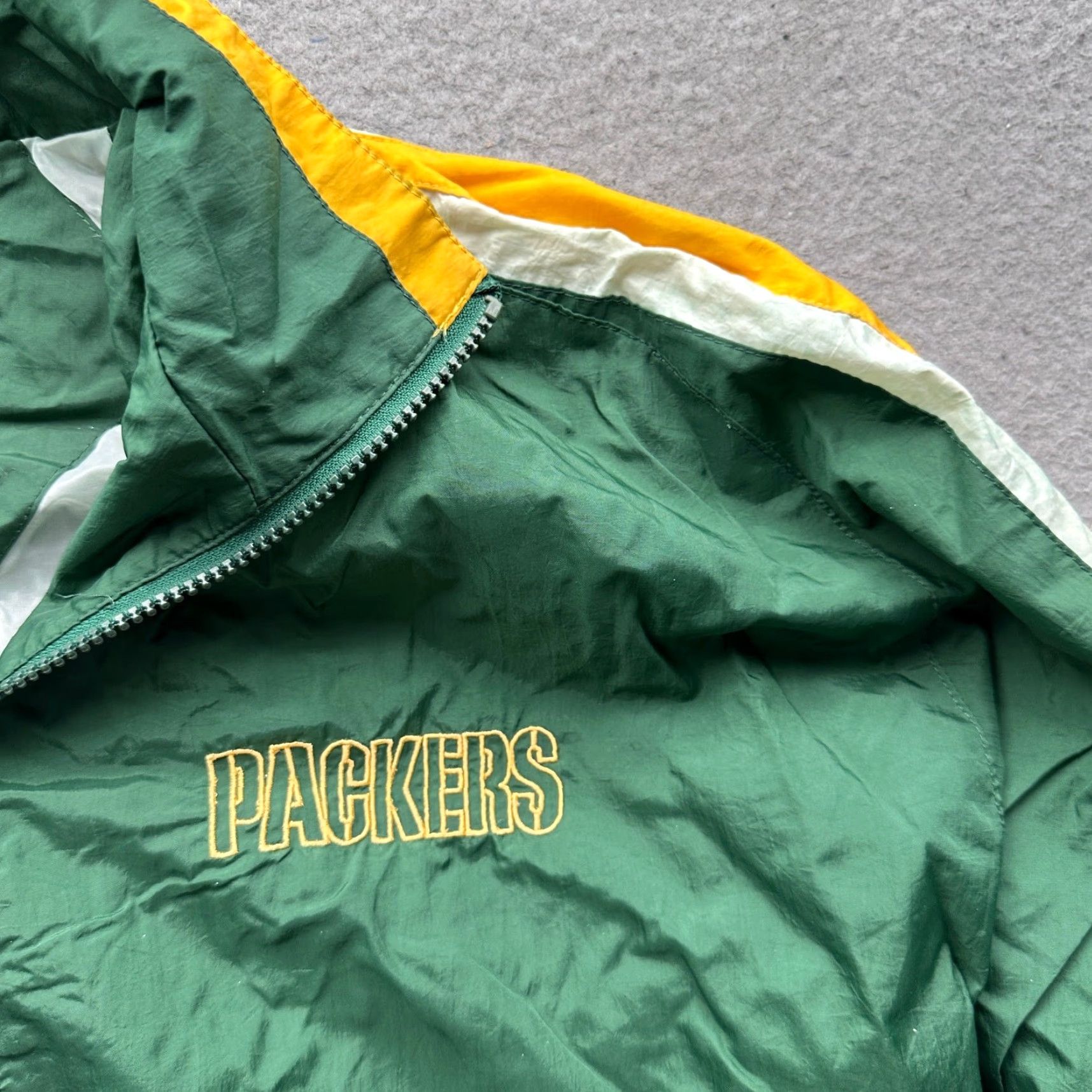 Starter VINTAGE Starter Green Bay Packers Nylon Windbreaker Jacket Mens Large Green 90s NFL Sports Windbreaker Coat Size US L / EU 52-54 / 3 - 7 Thumbnail