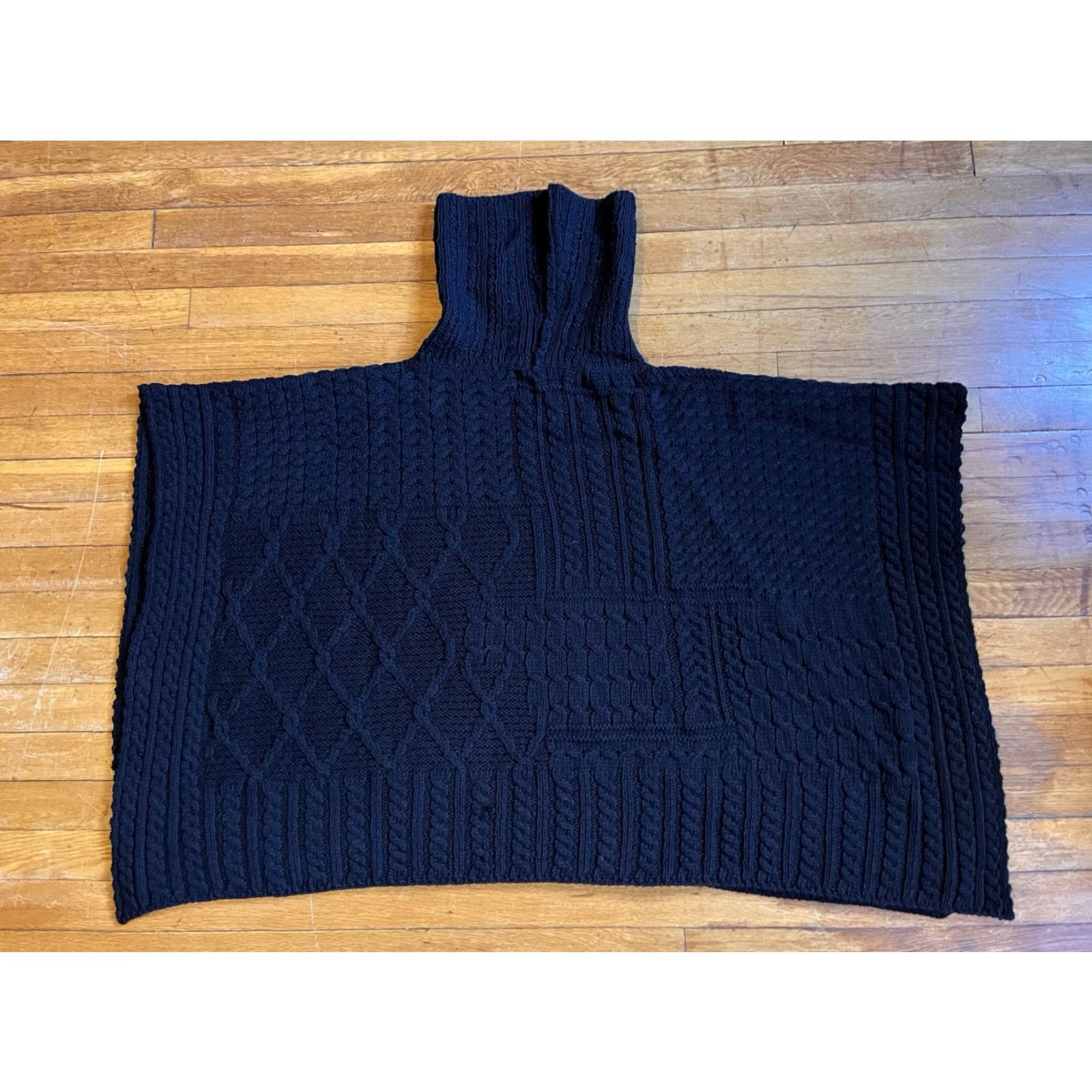 Market VINTAGE Aran Sweater Market Cowl Turtleneck Poncho Women's One Size Black Merino Wool Size ONE SIZE - 7 Thumbnail