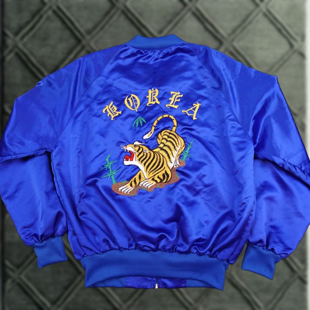 Vintage VINTAGE Korea Souvenir Jacket Mens Large Blue Satin Embroidered Zip Bomber Don Size US L / EU 52-54 / 3 - 1 Thumbnail