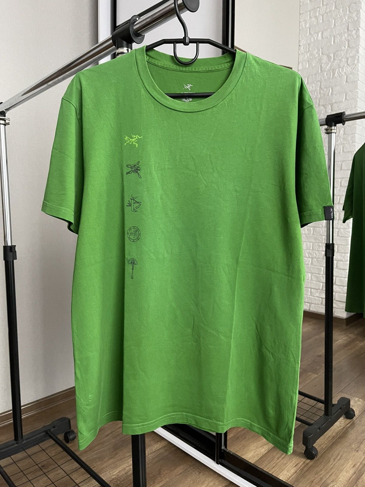 Arc'teryx Arcteryx Vintage T-Shirt Tee Logo Size US L / EU 52-54 / 3 - 1 Thumbnail