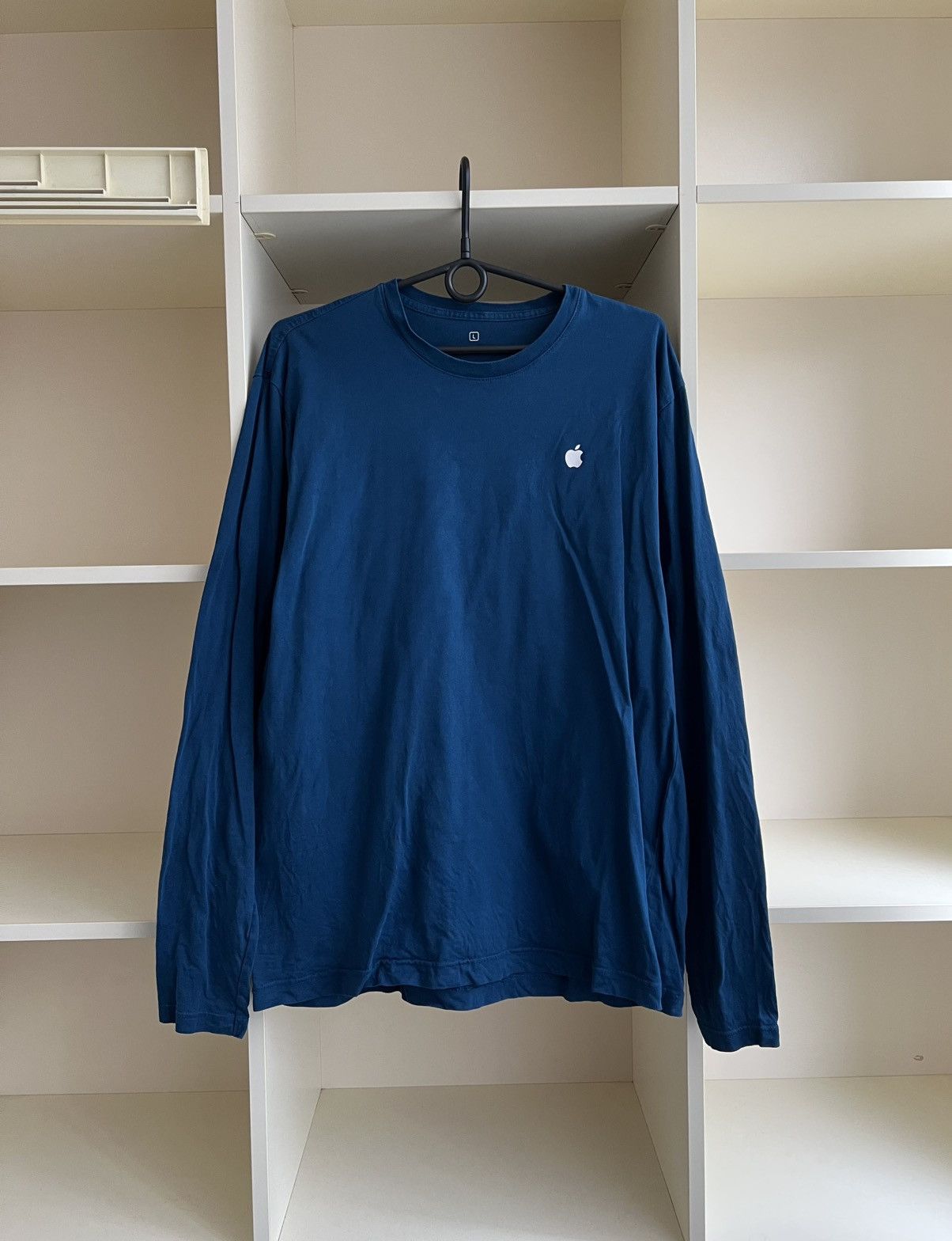 Apple Apple Long Sleeve T-Shirt Size L Size US L / EU 52-54 / 3 - 1 Thumbnail