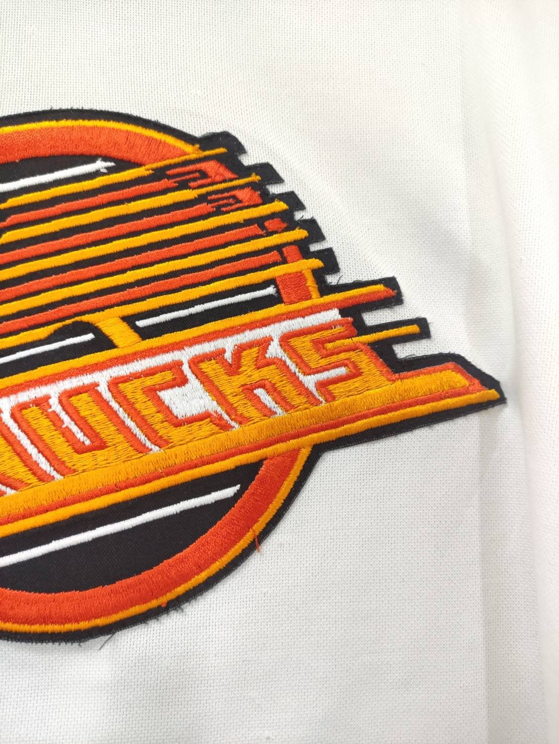NHL Vtg 90's Vancouver Canucks No.88 CCM Jerseys Size US M / EU 48-50 / 2 - 7 Thumbnail