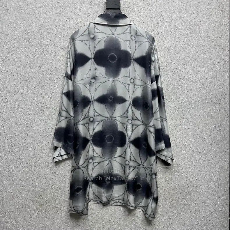 Louis Vuitton Louis Vuitton size 4l SS23 Show Style Ink Style Floral logo Size US M / EU 48-50 / 2 - 2 Thumbnail