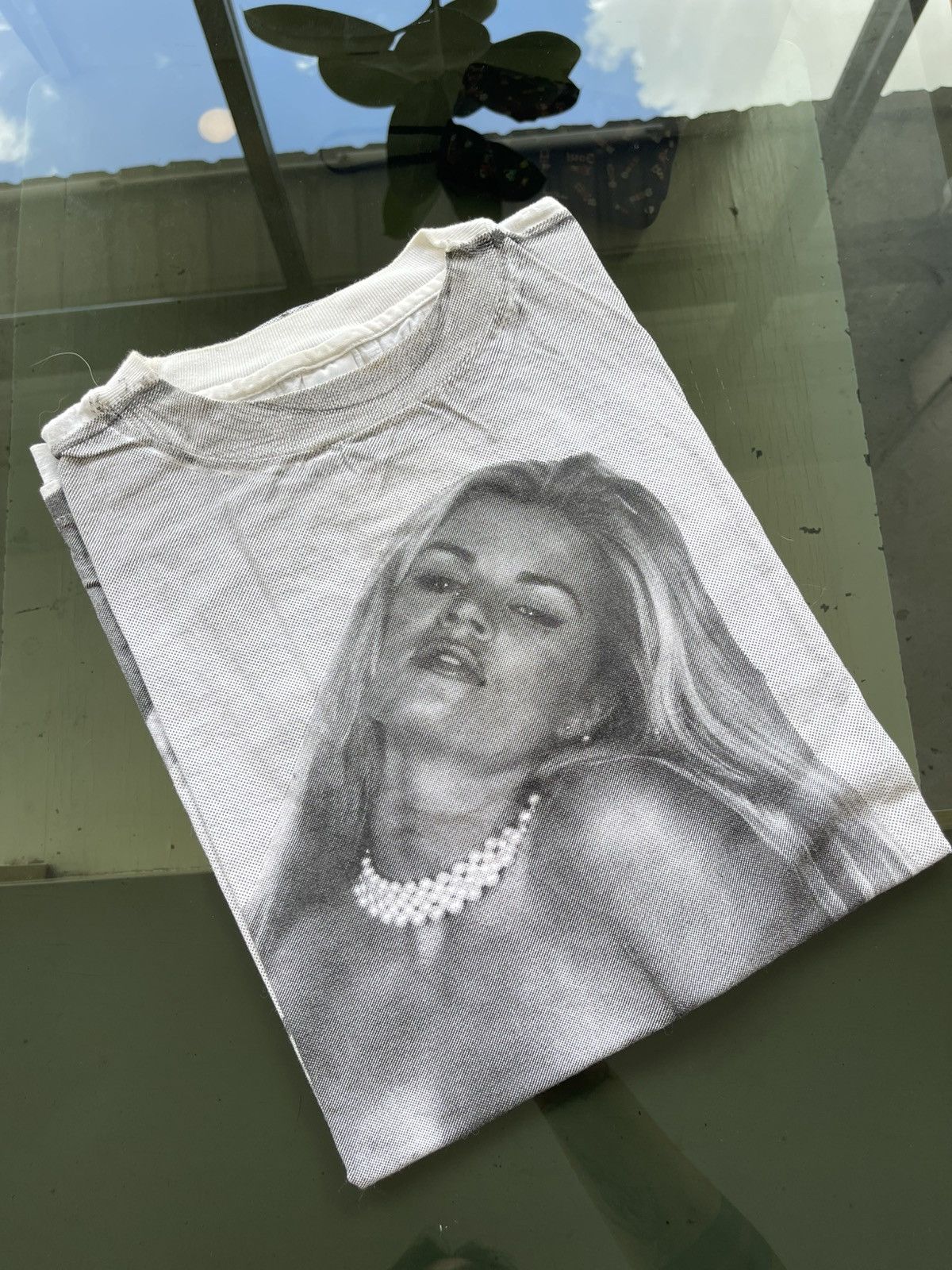 Vintage Vintage 90s All Over Print Pin Up Model Tee XL Size US XL / EU 56 / 4 - 1 Thumbnail