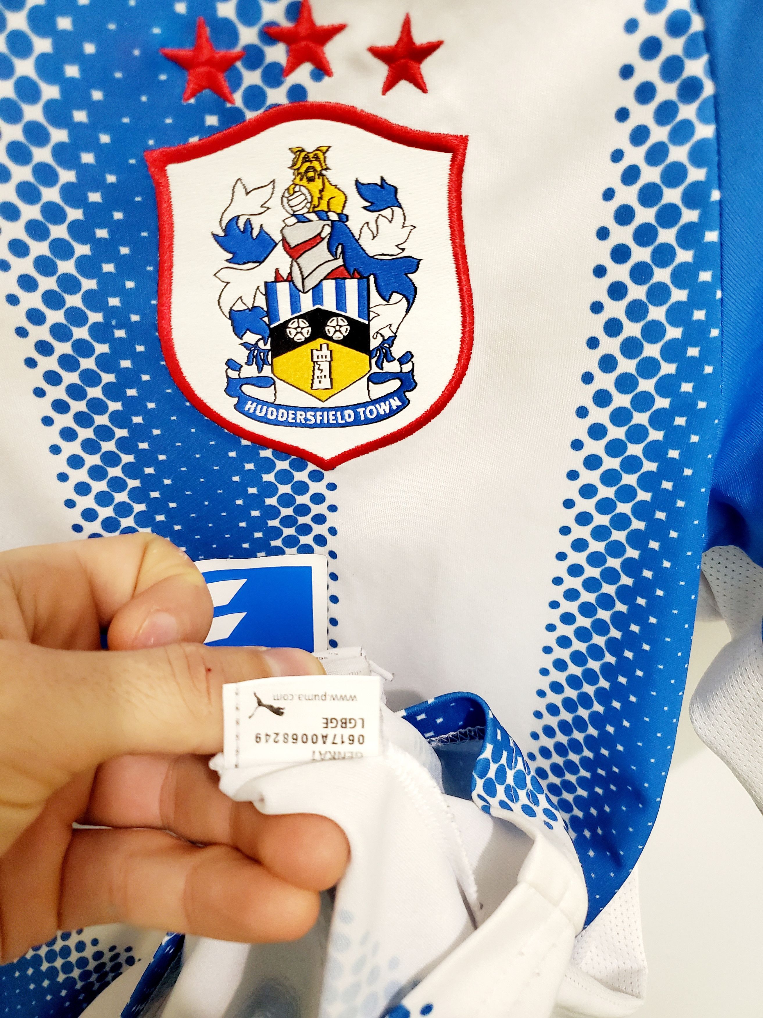 Puma Huddersfield town 2017-2018 home jersey #10 MOOY size L Size US L / EU 52-54 / 3 - 7 Thumbnail