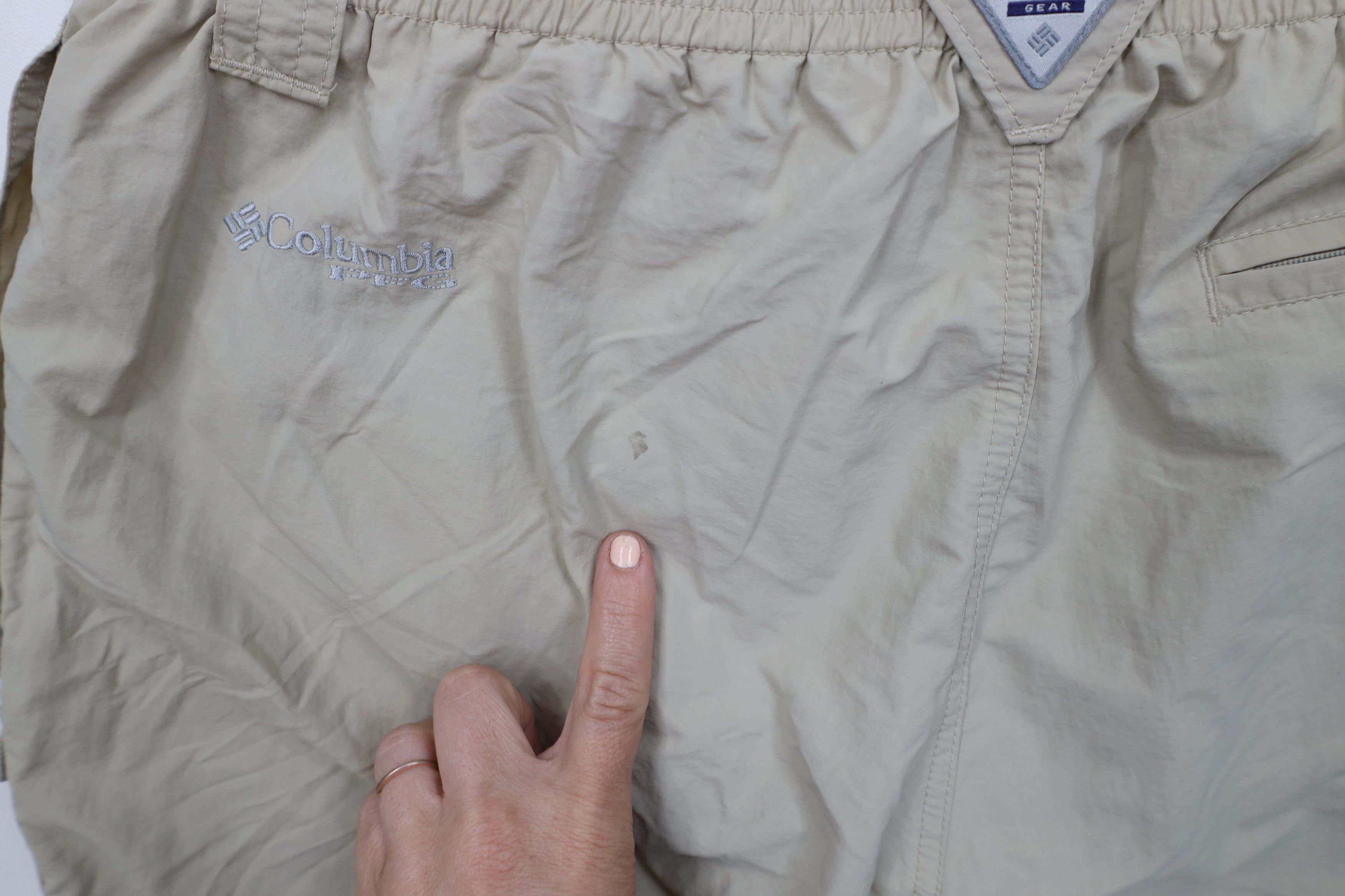 Columbia × Vintage Vintage Columbia PFG Above Knee Lined Cargo Shorts Beige Size US 34 / EU 50 - 14 Thumbnail