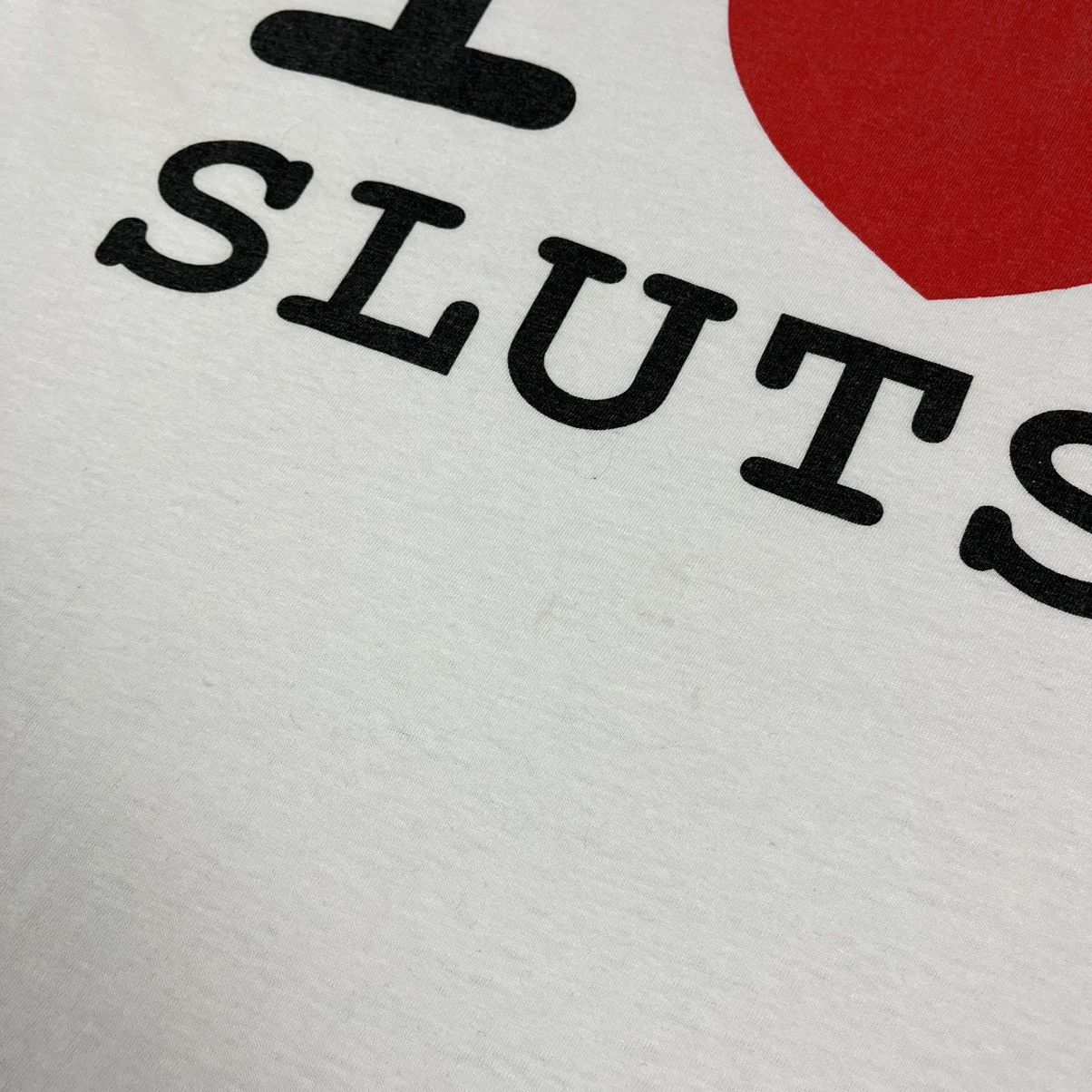 Vintage Vintage I love Sluts y2k big logo tee 90’s Size US L / EU 52-54 / 3 - 7 Thumbnail