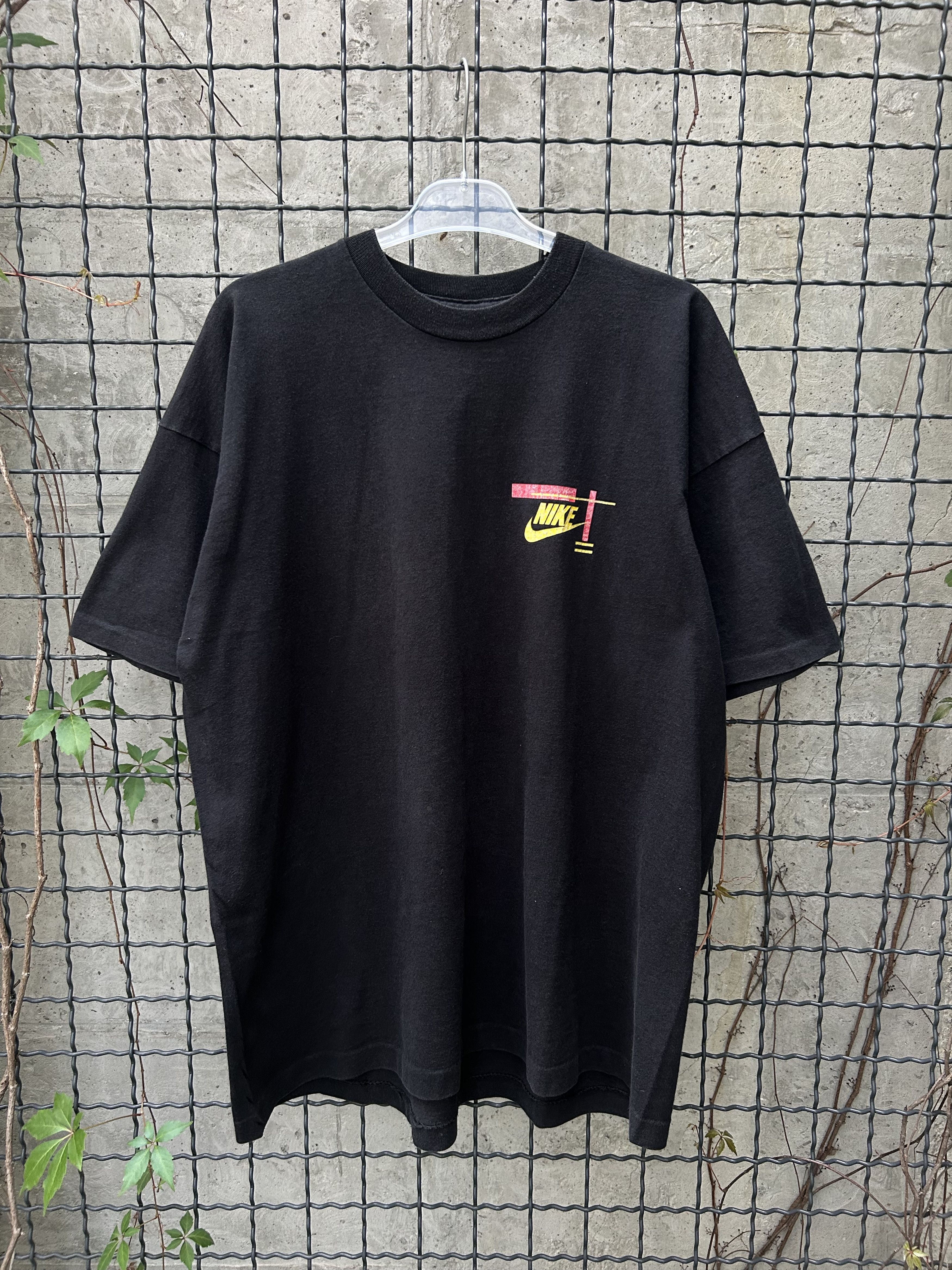 Nike Vintage 90s Nike Streetwear Graphic T-shirt Size US L / EU 52-54 / 3 - 2 Thumbnail